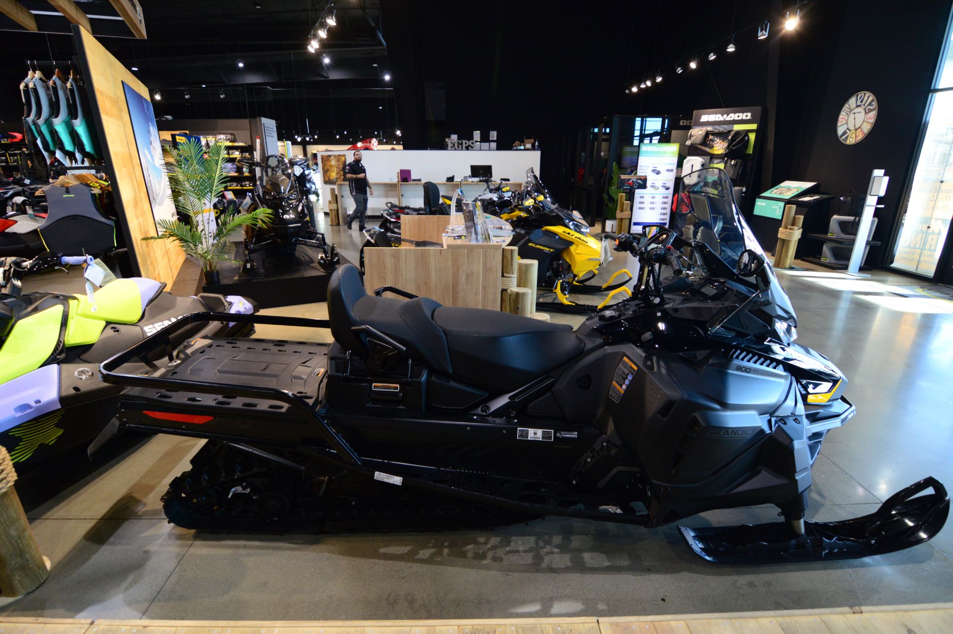 2025 Ski-Doo Skandic LE 900 ACE ES Silent Cobra WT 1.5 Track 24 in. in Elk Grove, California - Photo 4