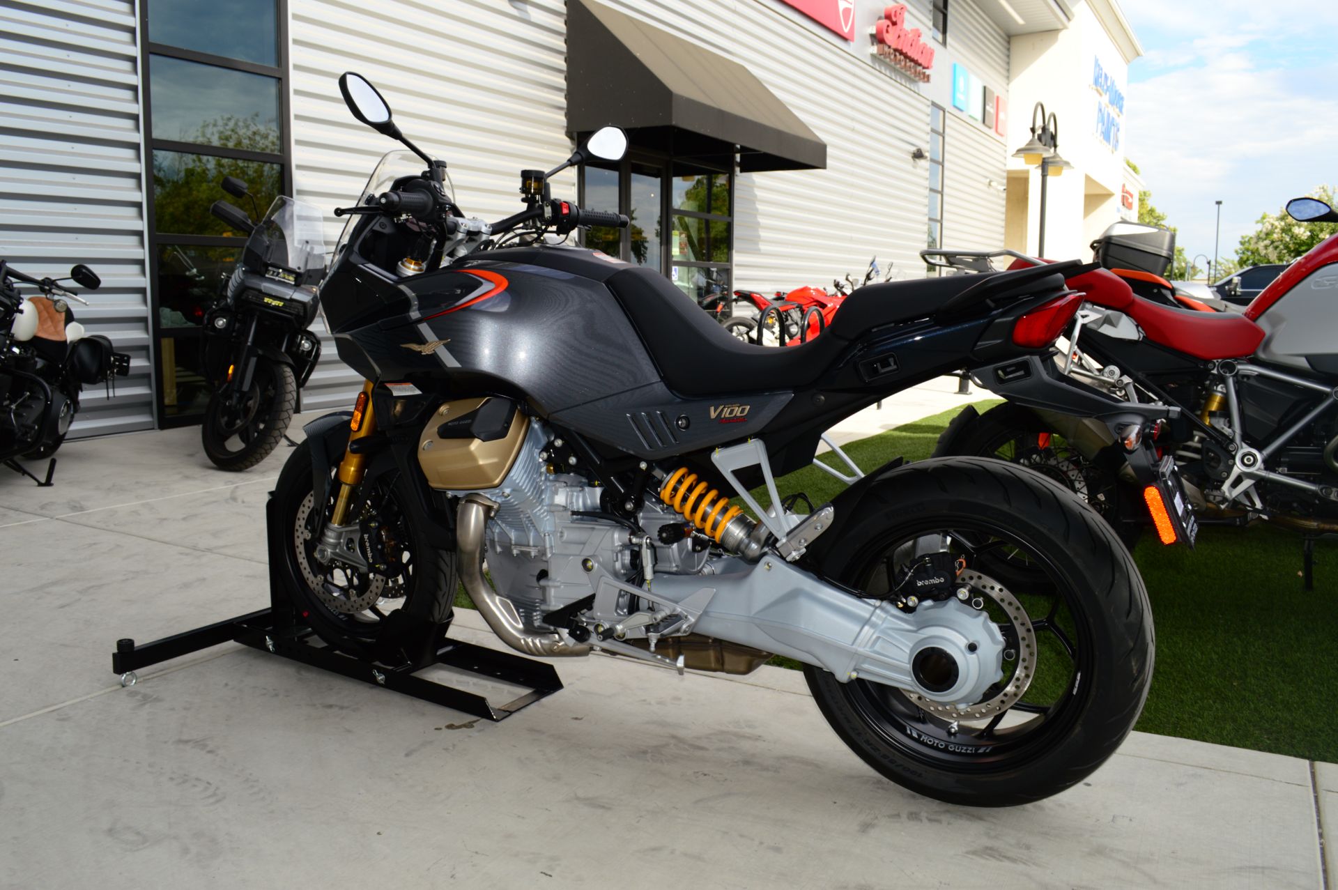 2023 Moto Guzzi V100 Mandello S in Elk Grove, California - Photo 8