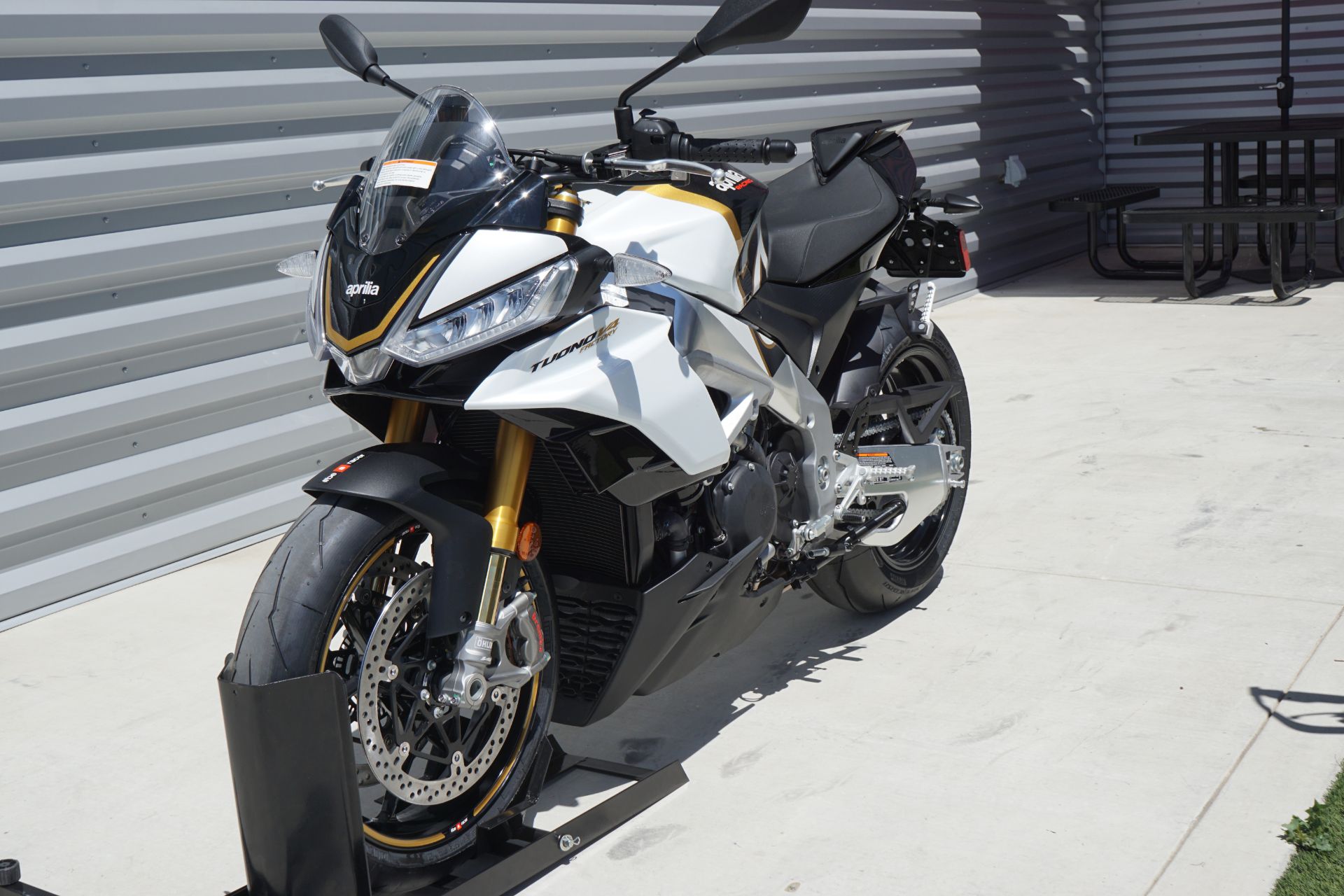 2024 Aprilia Tuono V4 Factory 1100 in Elk Grove, California - Photo 8