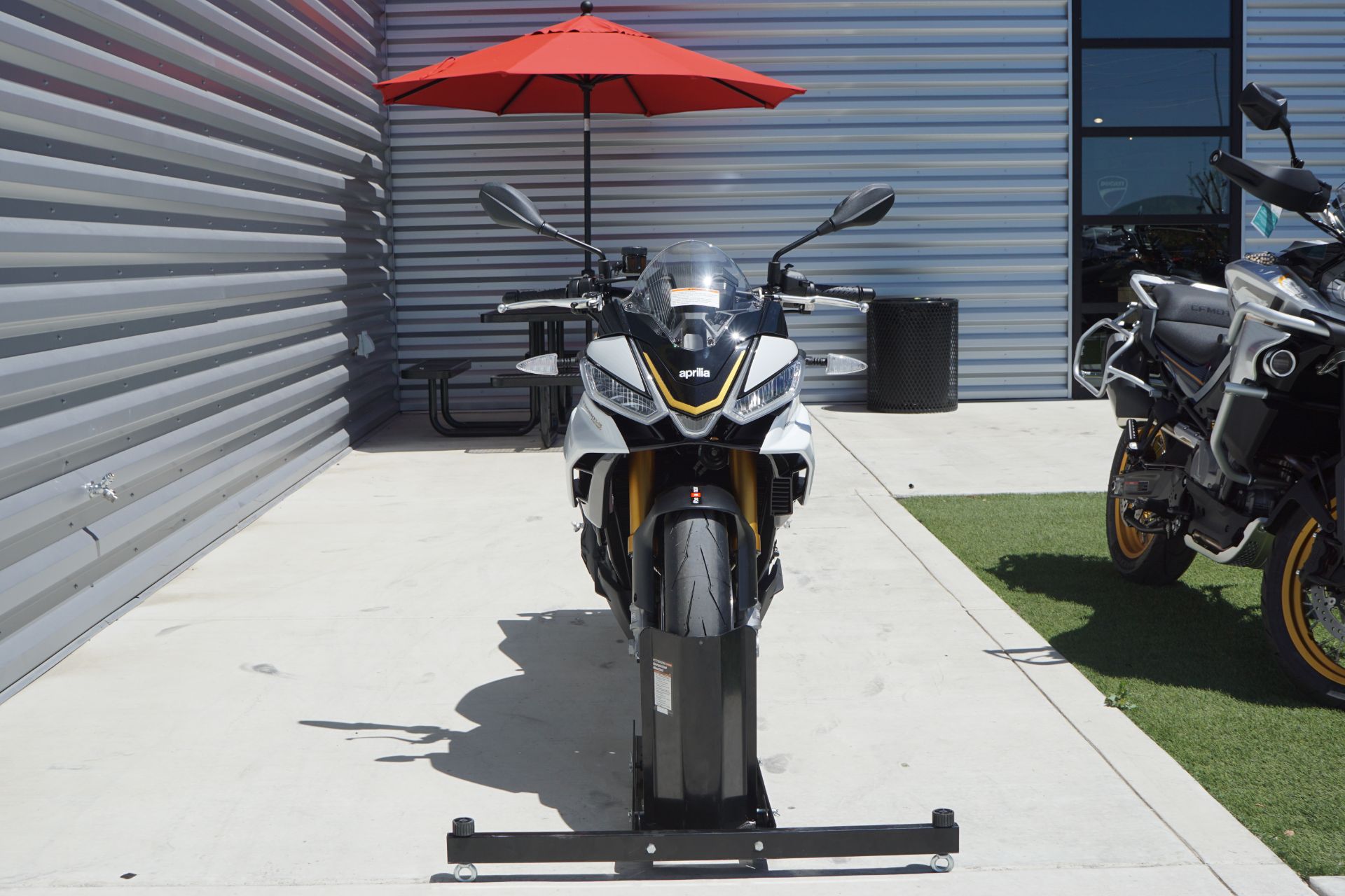 2024 Aprilia Tuono V4 Factory 1100 in Elk Grove, California - Photo 2