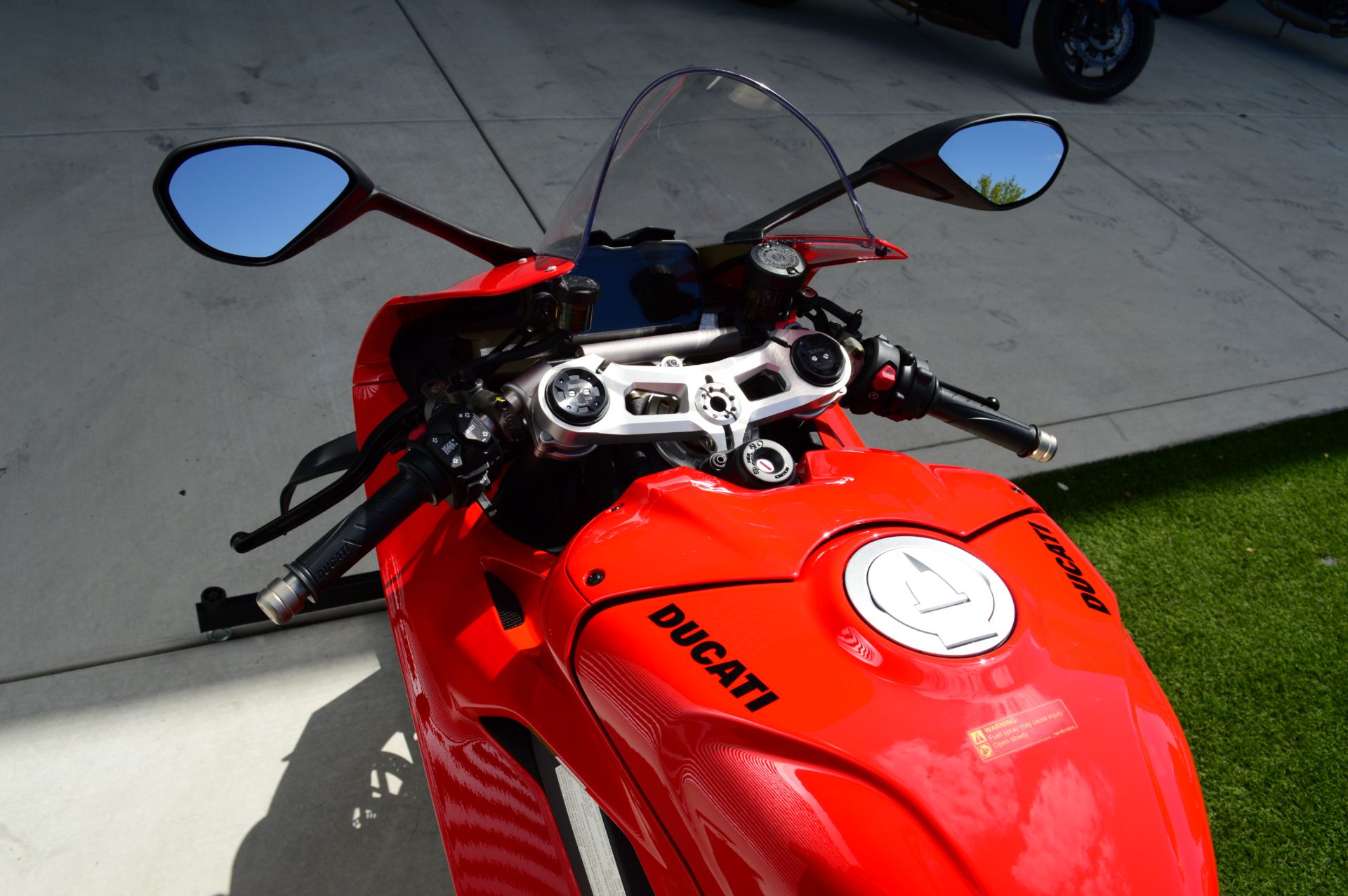 2023 Ducati Panigale V4 in Elk Grove, California - Photo 17