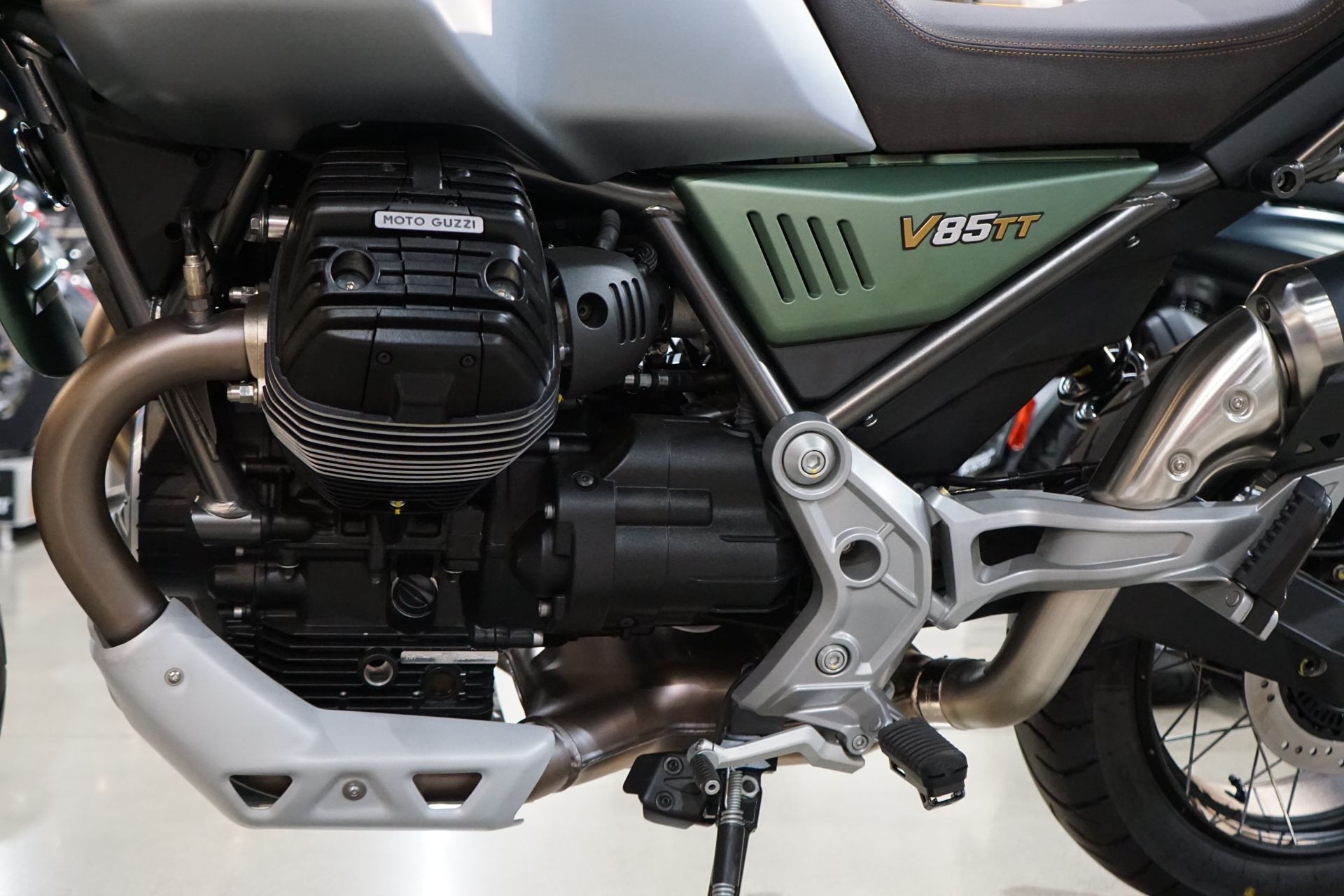 2022 Moto Guzzi V85 TT Centenario E5 in Elk Grove, California - Photo 5