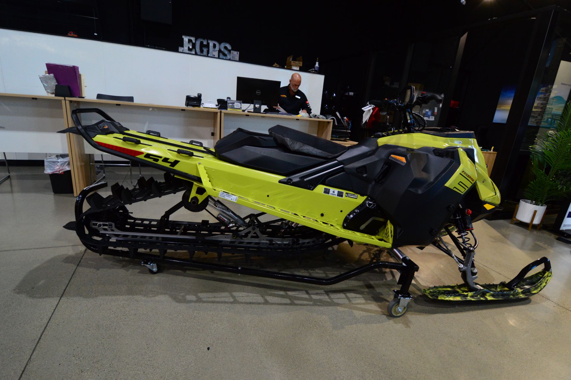 2025 Ski-Doo Freeride 154 850 E-TEC Turbo R SHOT PowderMax X-Light 3.0 w/ 10.25 in. Touchscreen HAC in Elk Grove, California - Photo 4