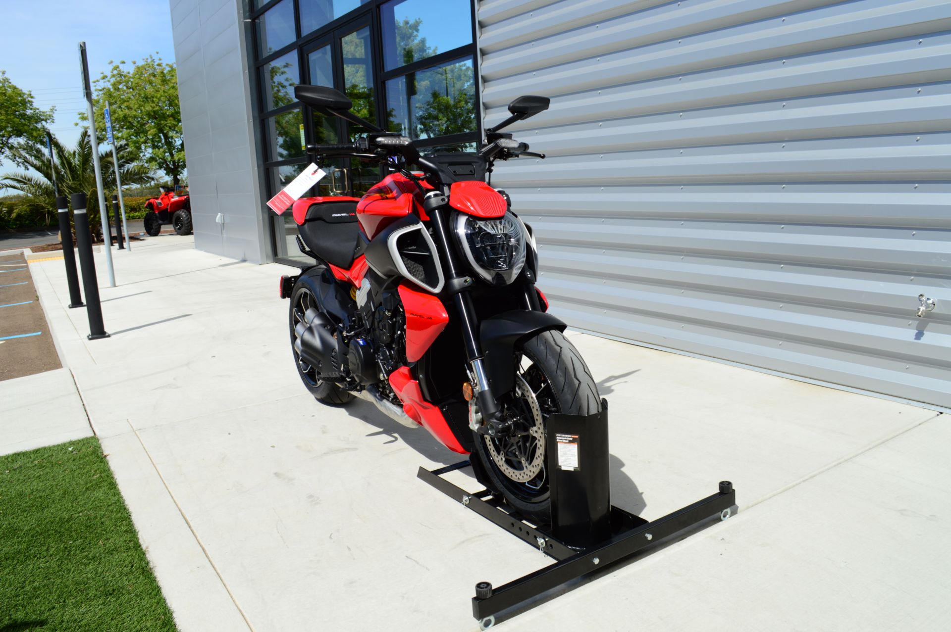 2023 Ducati Diavel V4 in Elk Grove, California - Photo 14