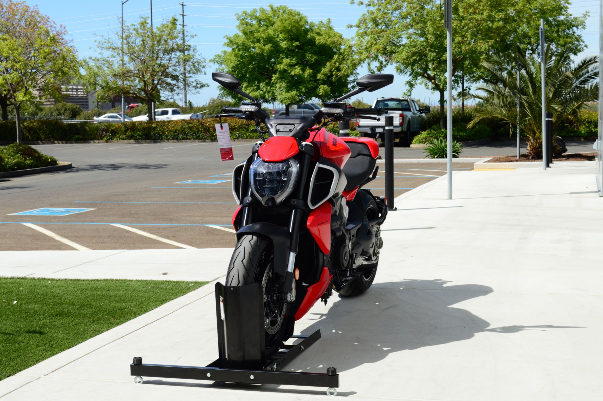 2023 Ducati Diavel V4 in Elk Grove, California - Photo 5