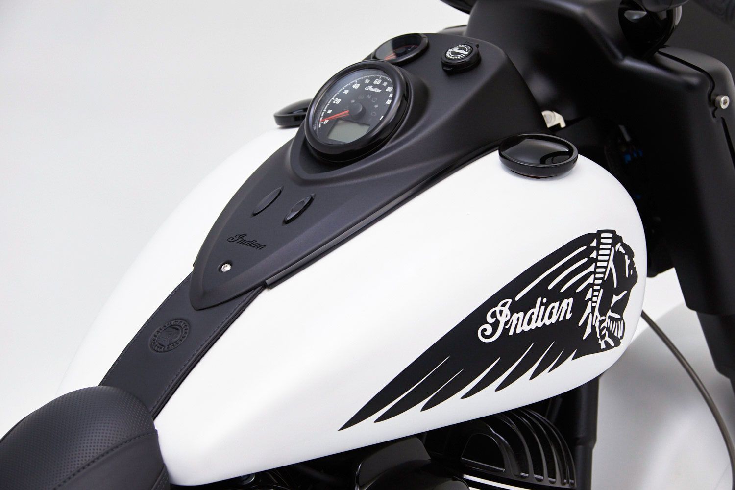 2022 Indian Motorcycle Springfield® Dark Horse® in Hollister, California - Photo 2