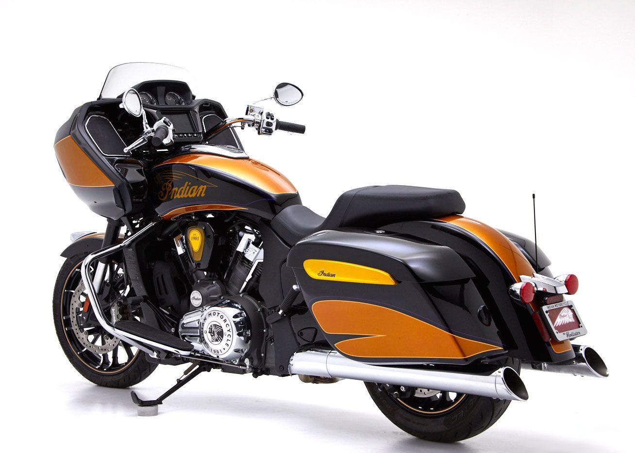 2023 Indian Motorcycle Challenger® Limited in Hollister, California - Photo 3