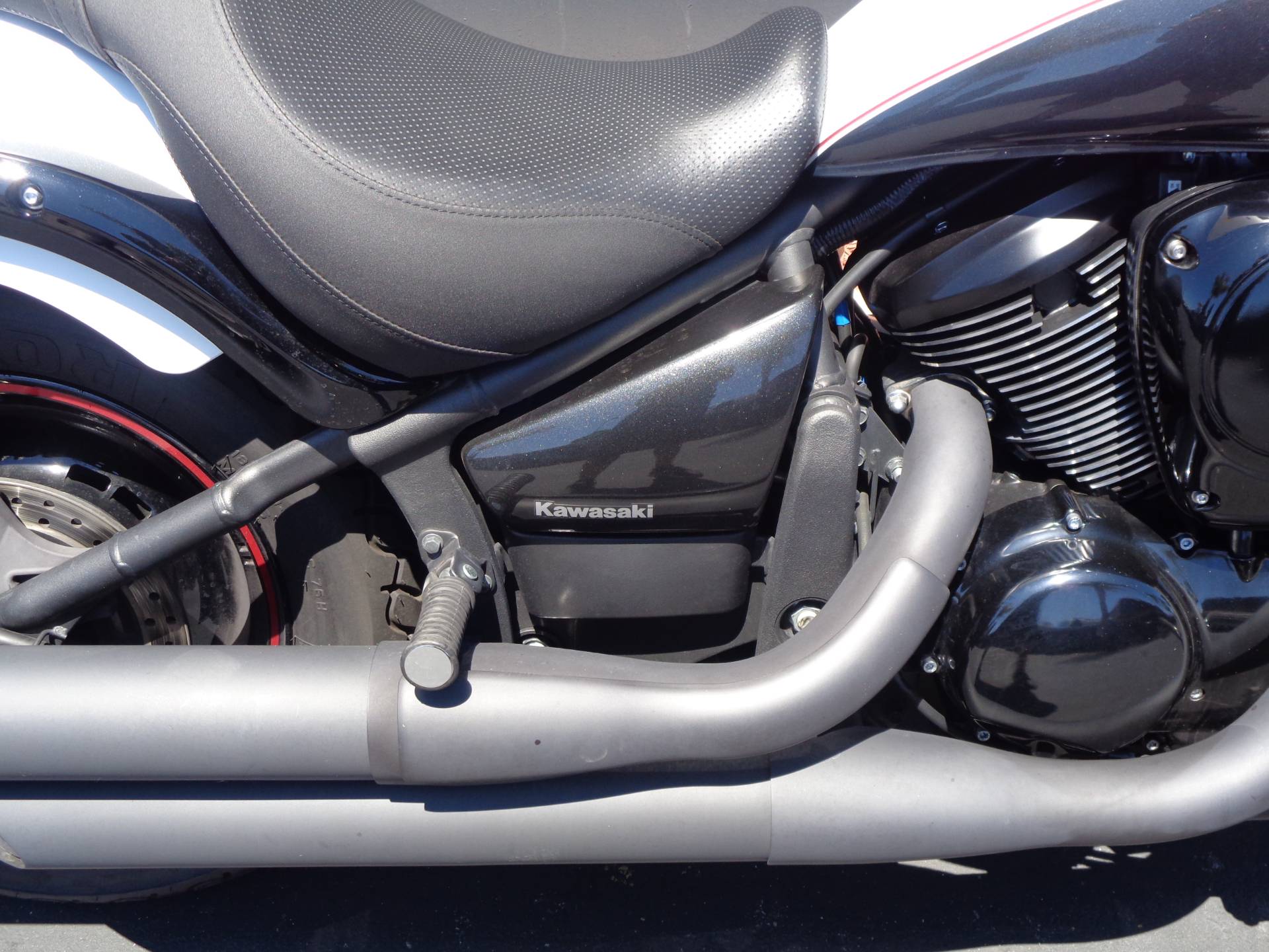 2016 Kawasaki Vulcan 900 Custom | Motorcycles in Chula Vista CA | 065216 Pearl Crystal White / Metallic Carbon Gray