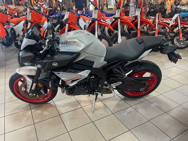 2019 Yamaha MT-10 in San Marcos, California - Photo 2