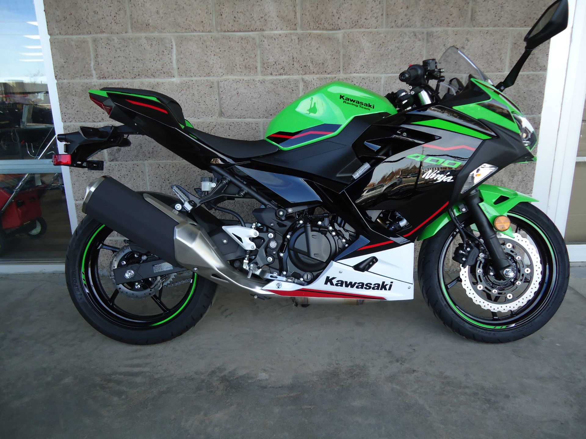 2022 Kawasaki Ninja 400 ABS KRT Edition in Denver, Colorado - Photo 2
