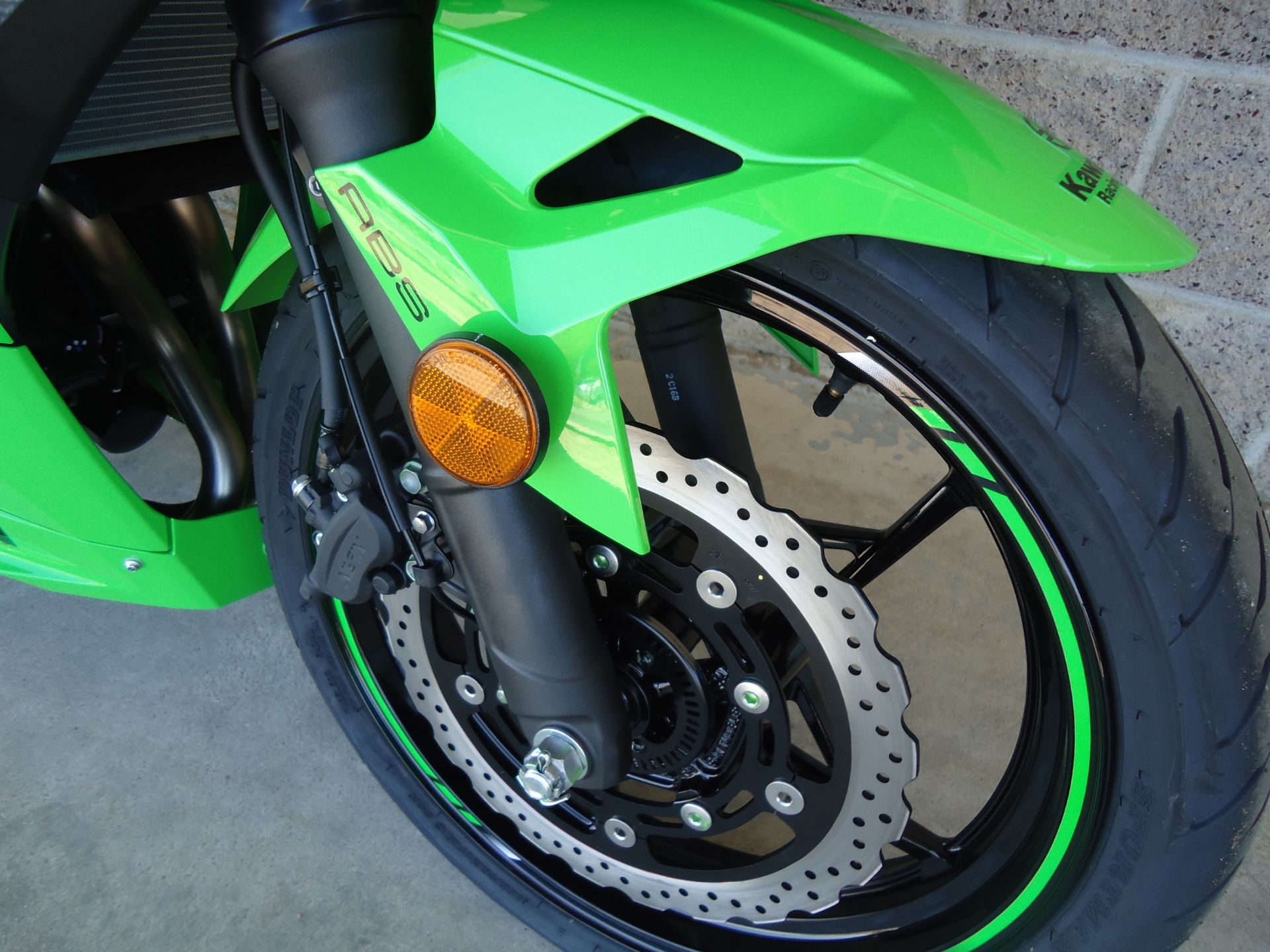 2023 Kawasaki Ninja 400 KRT Edition in Denver, Colorado - Photo 4