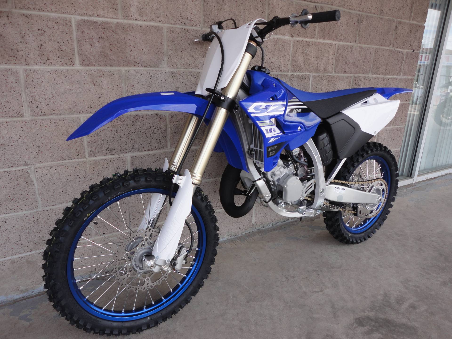 Кроссовый мотоцикл yz125