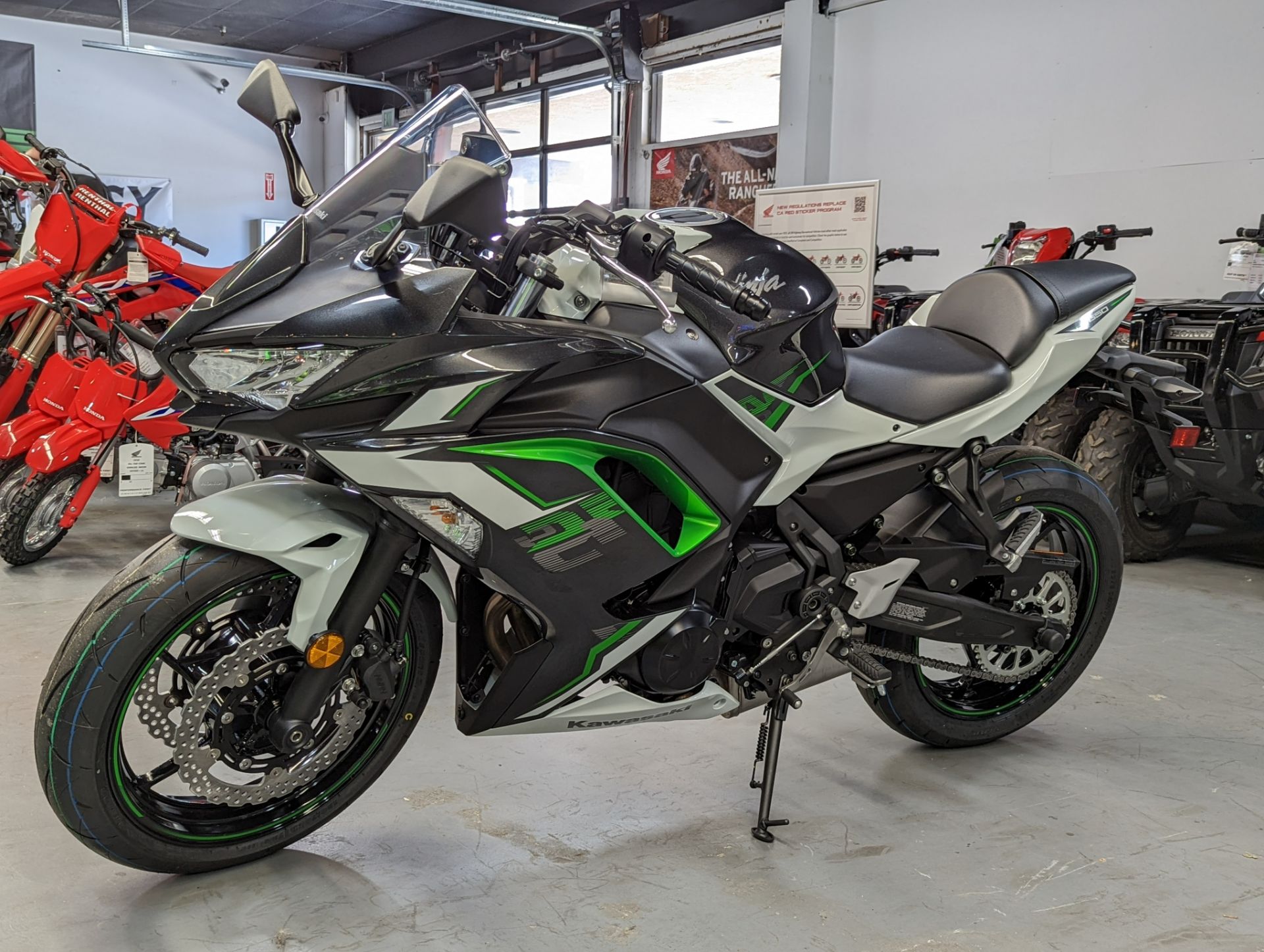 2022 Kawasaki Ninja 650 in Goleta, California - Photo 3