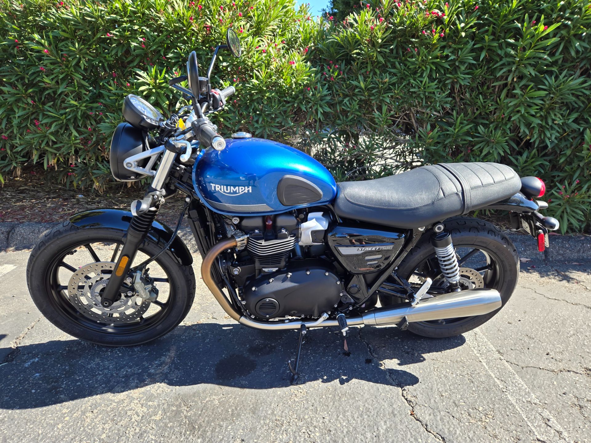 2022 Triumph Street Twin in Goleta, California - Photo 1