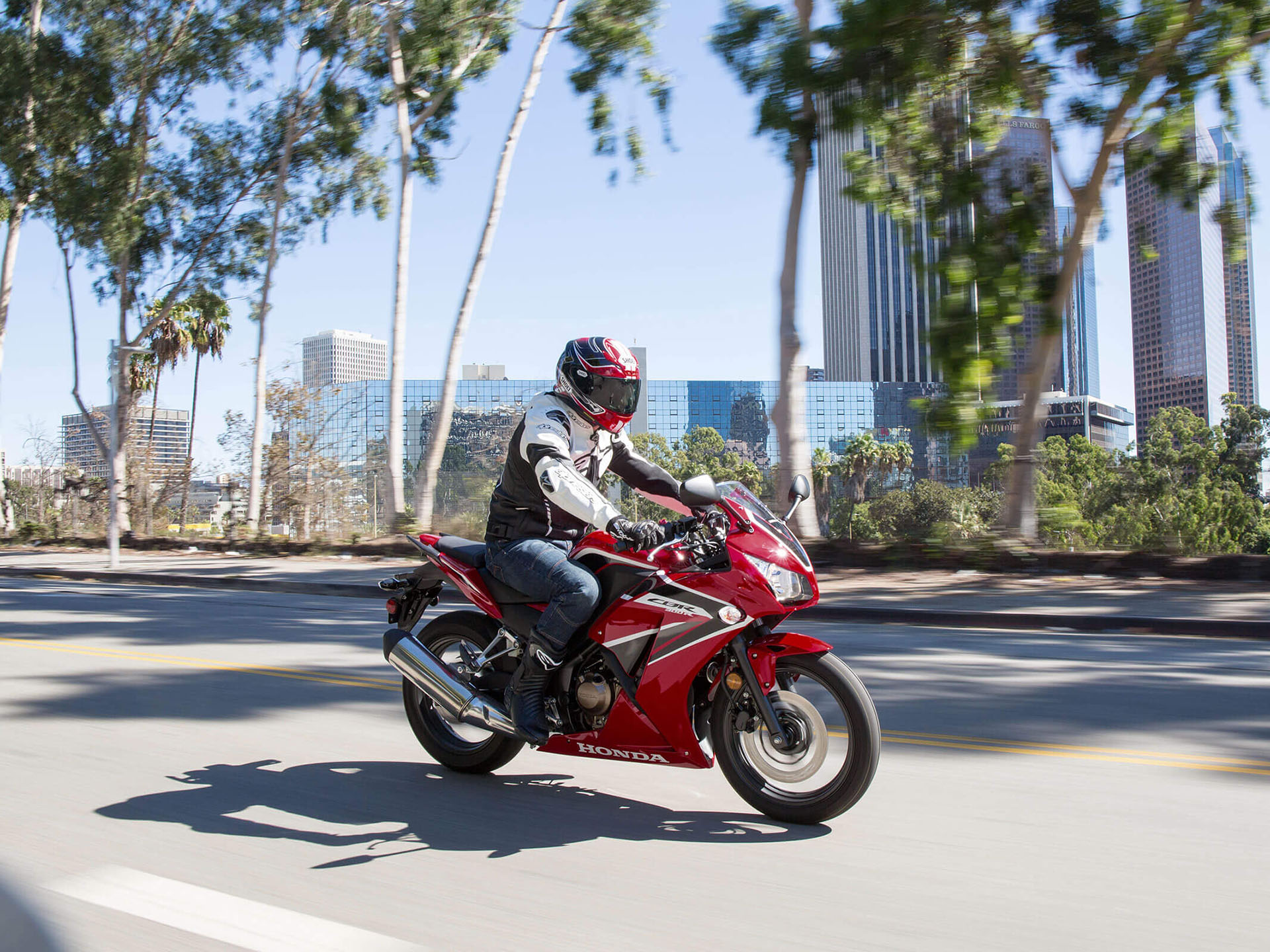 2022 Honda CBR300R in Goleta, California - Photo 2