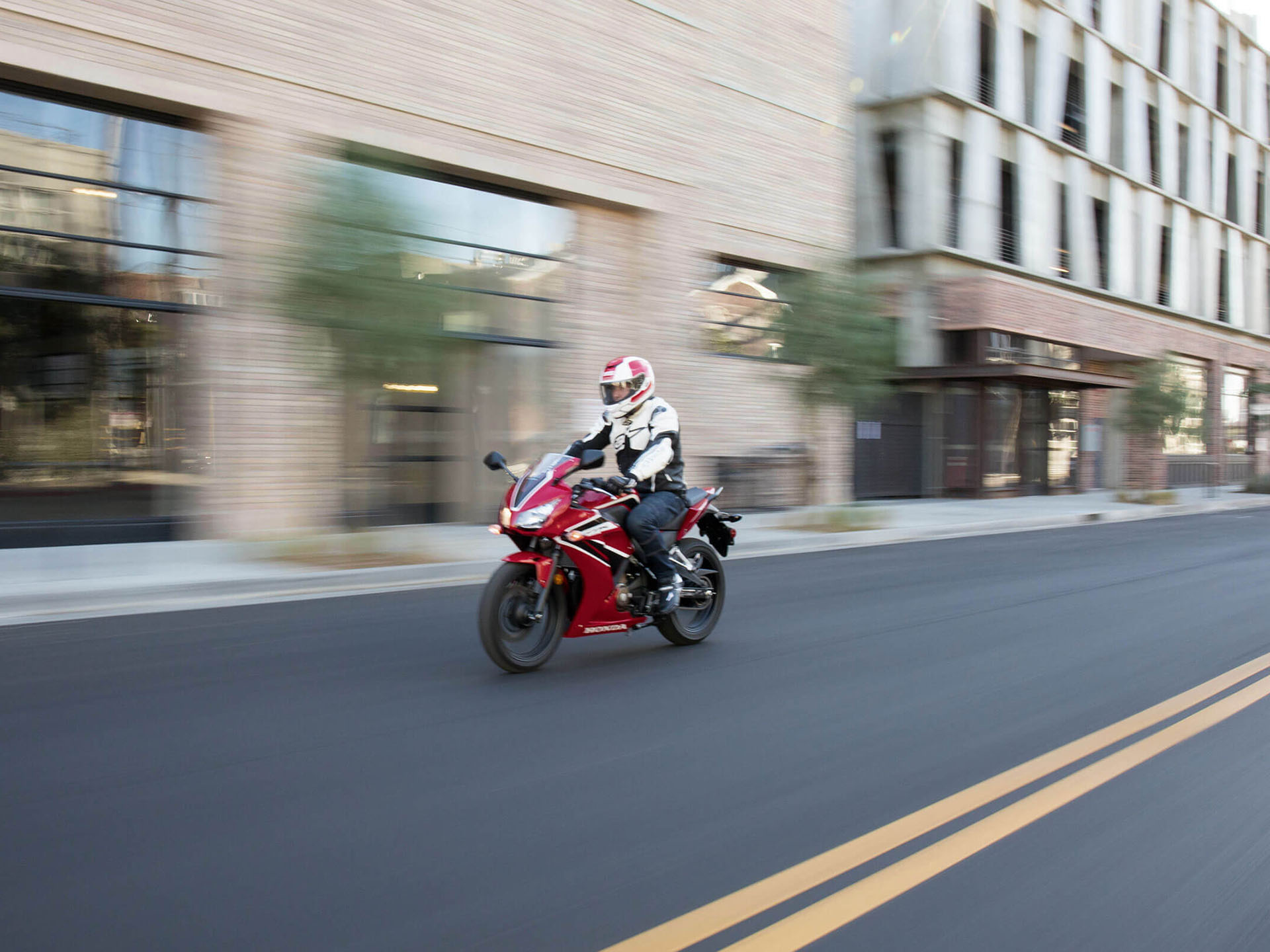 2022 Honda CBR300R in Goleta, California - Photo 6