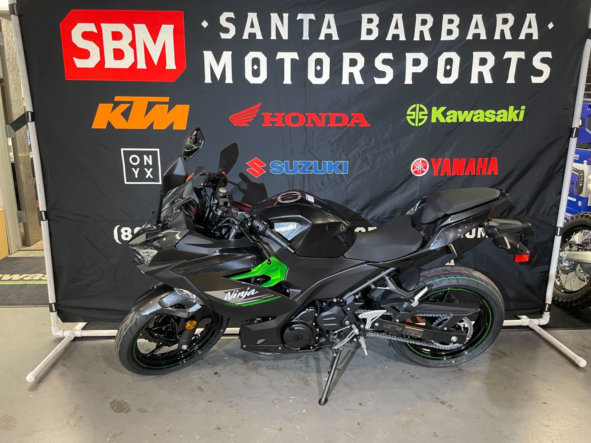 2023 Kawasaki Ninja 400 ABS in Goleta, California - Photo 2