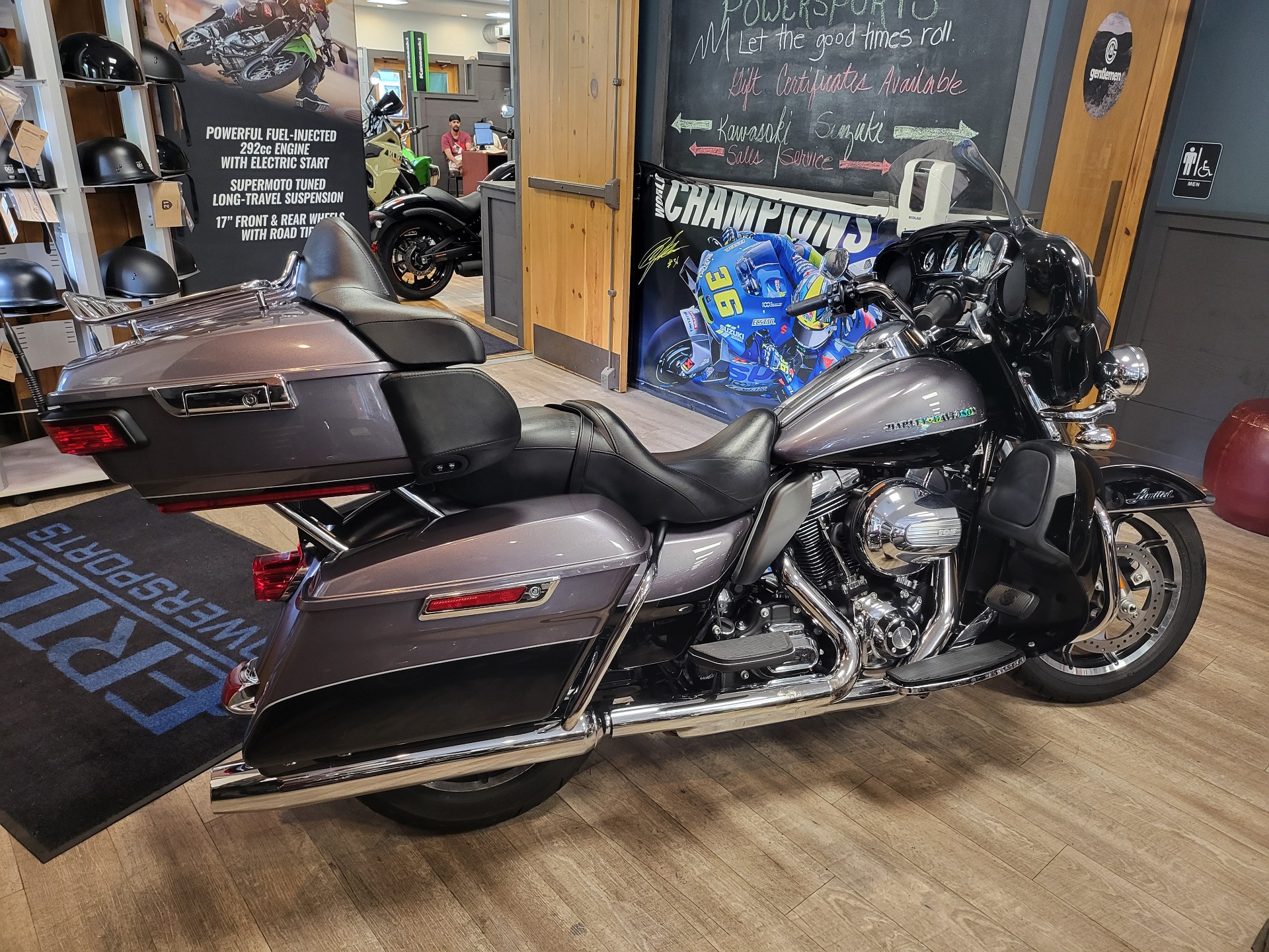 2014 Harley-Davidson Electra Glide® Ultra Classic® in Bartonsville, Pennsylvania - Photo 2