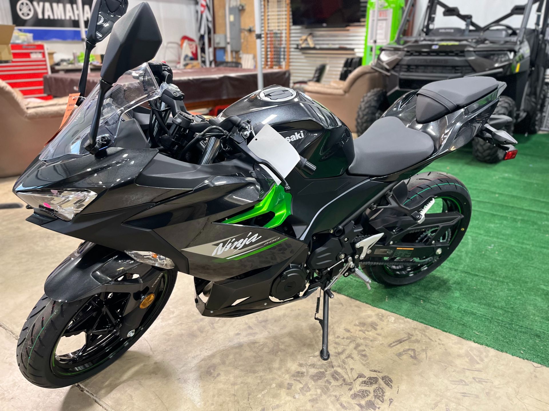 2023 Kawasaki Ninja 400 ABS in Belvidere, Illinois - Photo 4