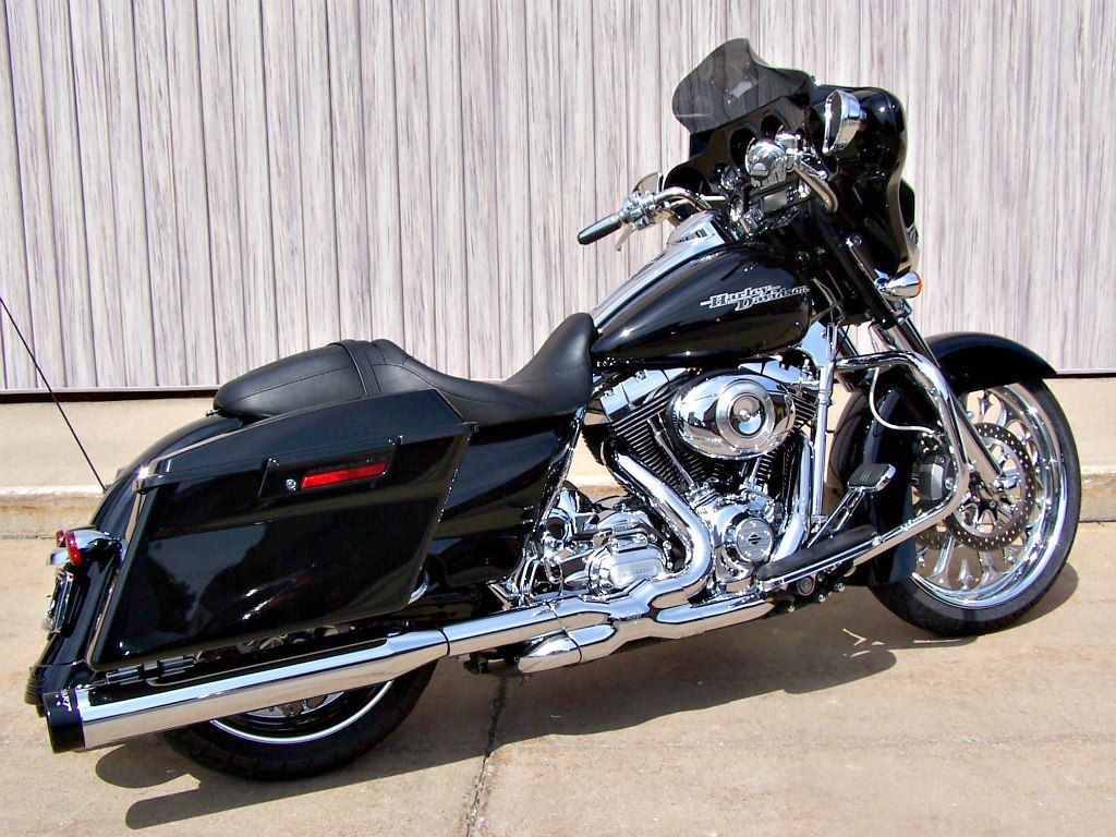 2012 Harley-Davidson Street Glide® in Erie, Pennsylvania - Photo 12