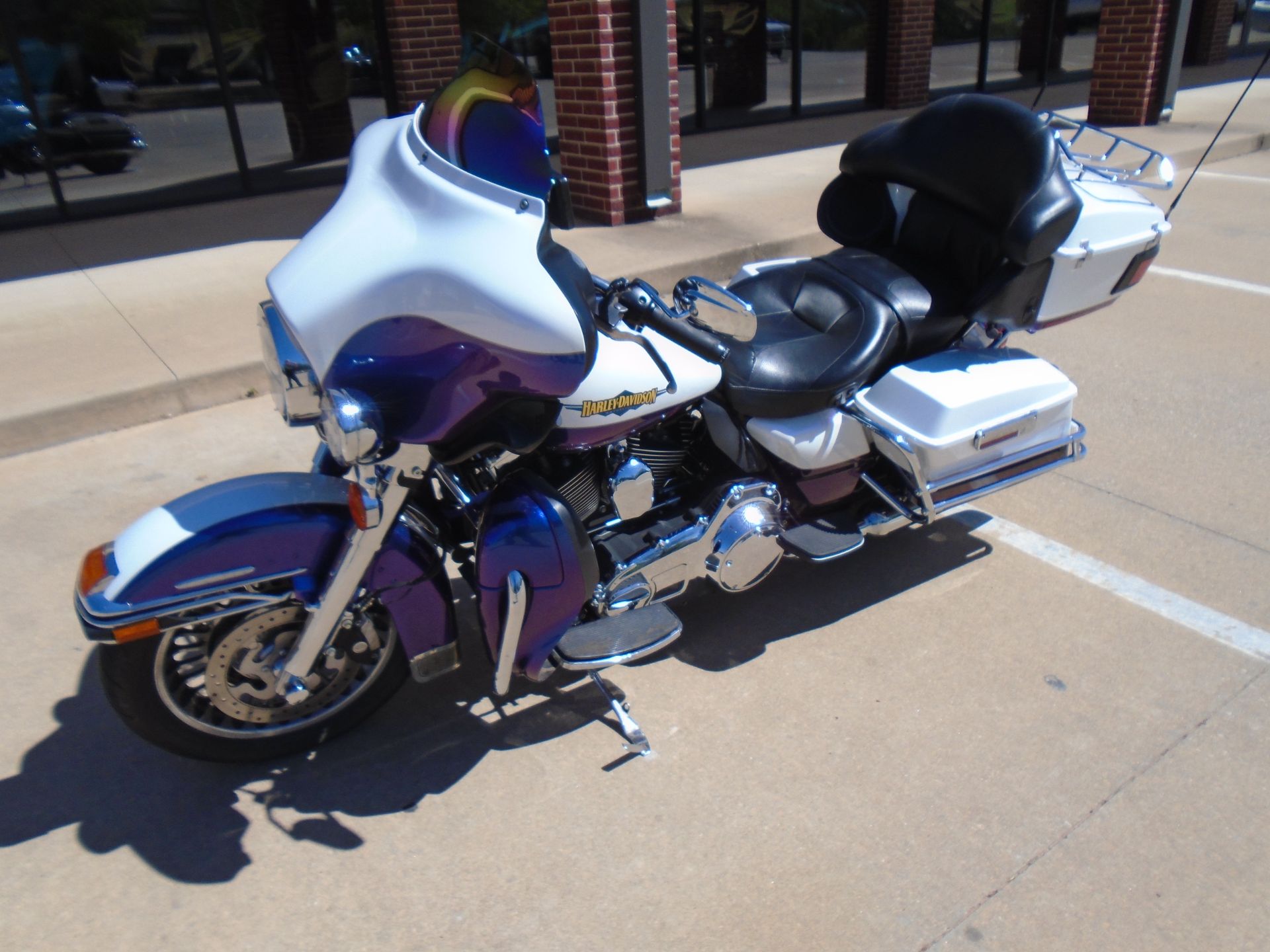2010 Harley-Davidson Electra Glide® Ultra Limited in Shawnee, Oklahoma - Photo 2