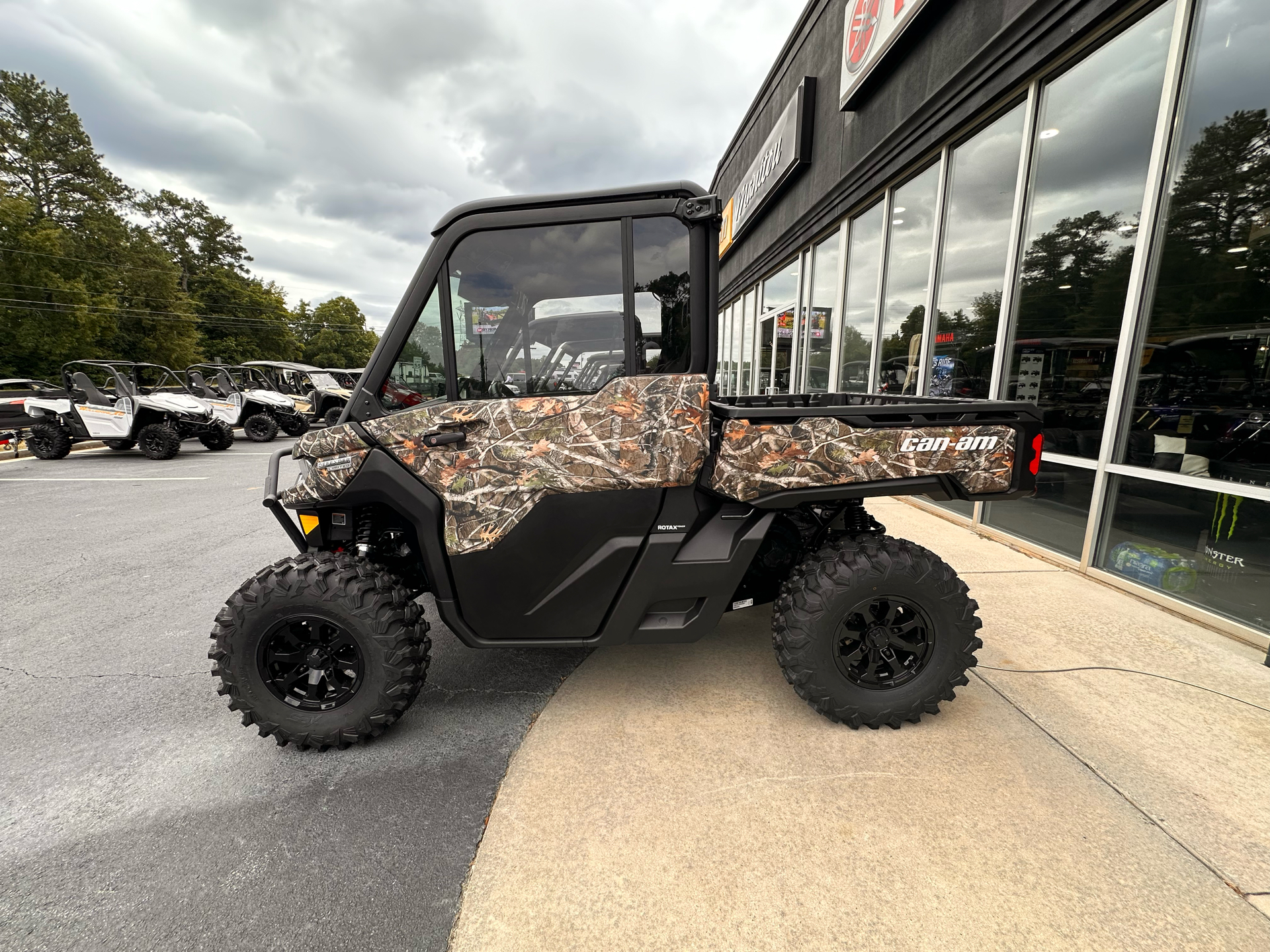 2025 Can-Am Defender Limited in Byron, Georgia - Photo 4