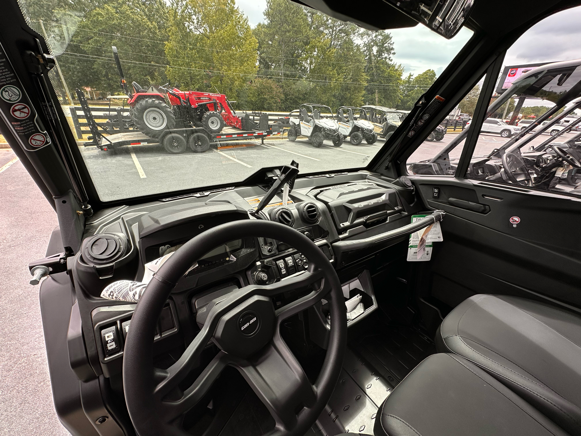 2025 Can-Am Defender Limited in Byron, Georgia - Photo 5