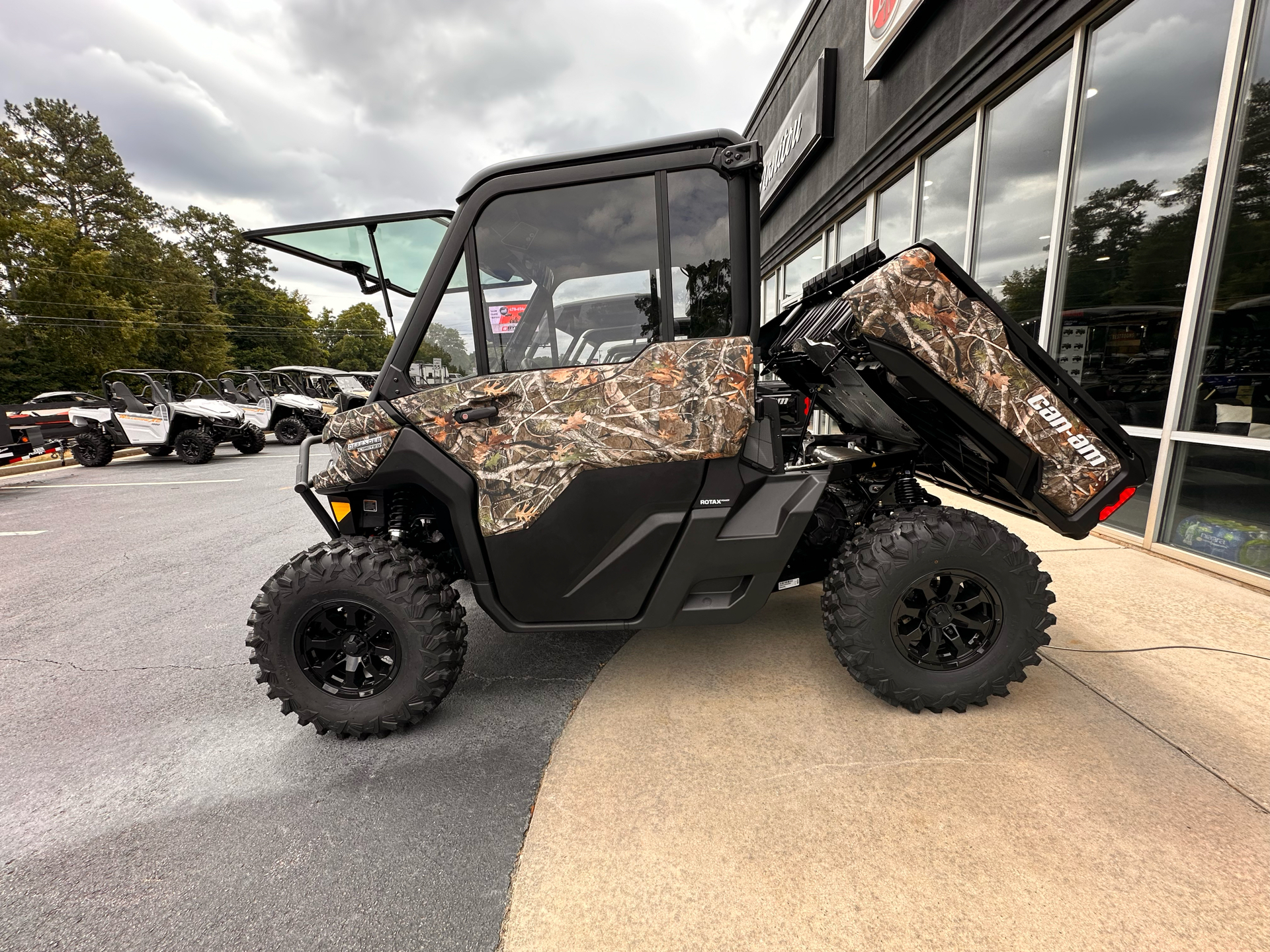 2025 Can-Am Defender Limited in Byron, Georgia - Photo 7