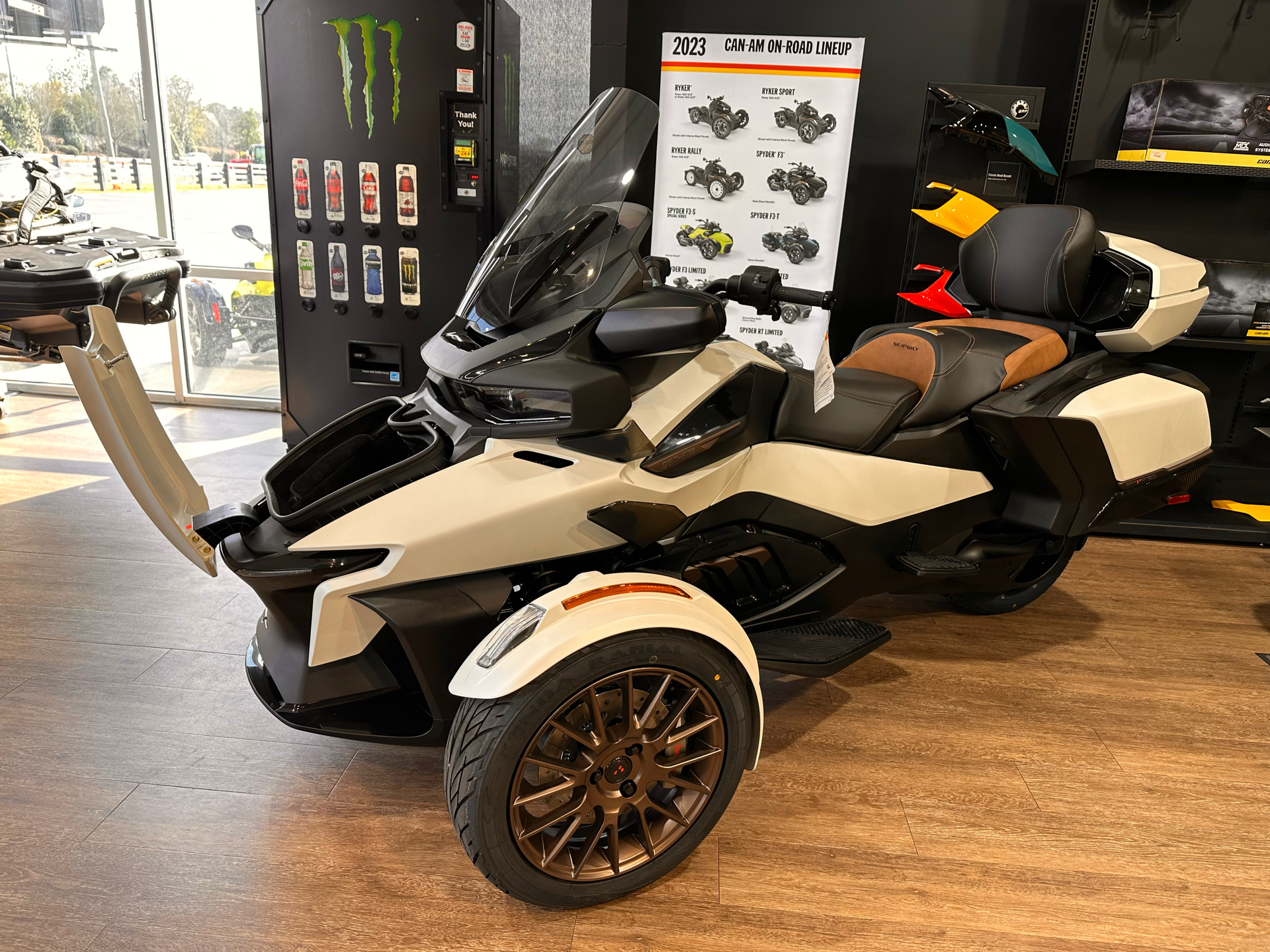 2024 Can-Am Spyder RT Sea-to-Sky in Byron, Georgia - Photo 13