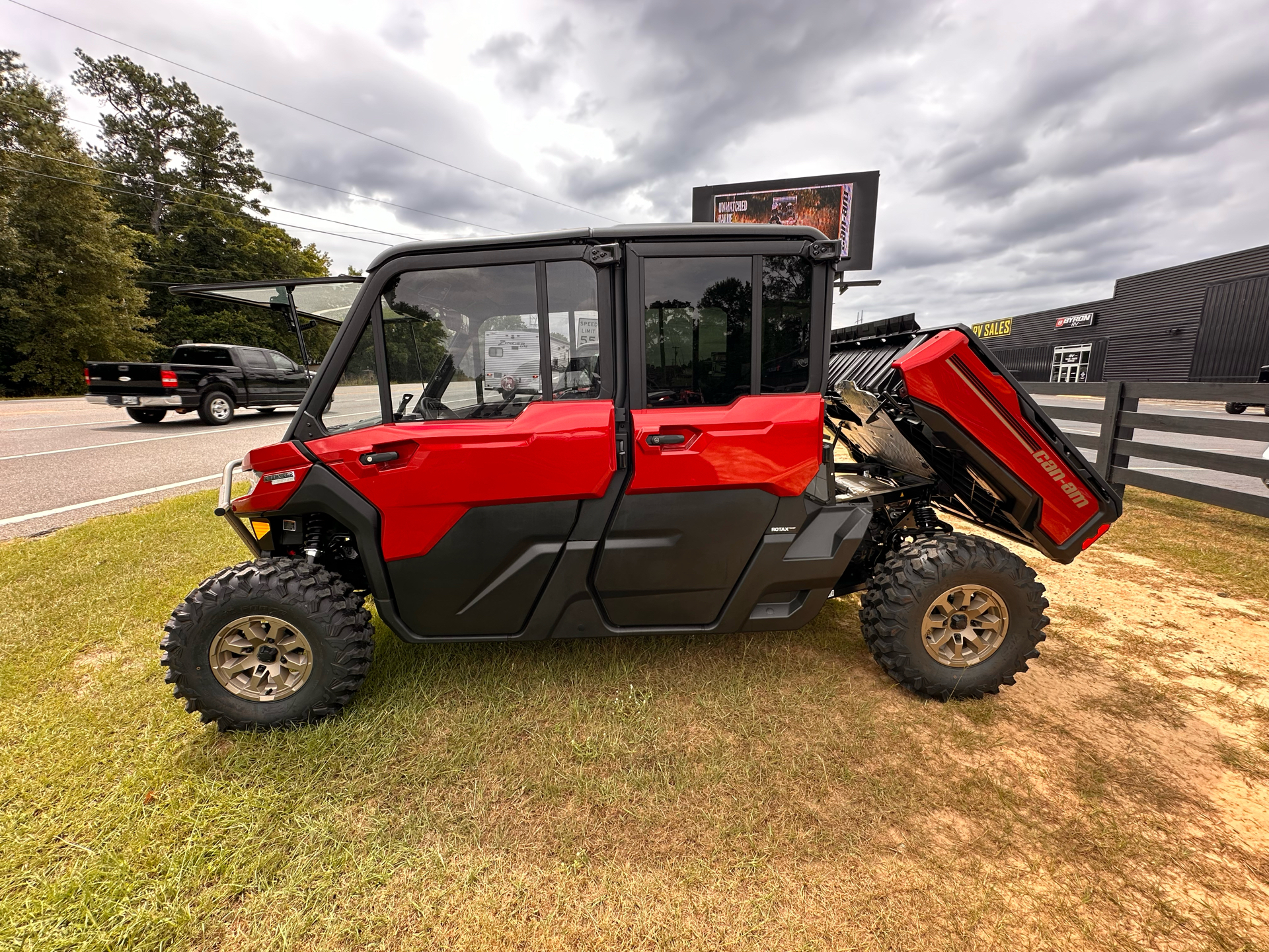 2025 Can-Am Defender MAX Limited in Byron, Georgia - Photo 2