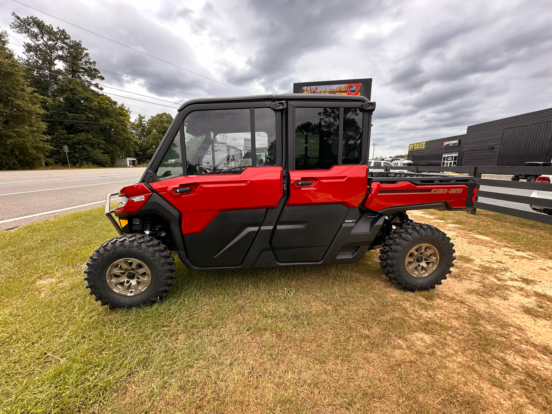 2025 Can-Am Defender MAX Limited in Byron, Georgia - Photo 4