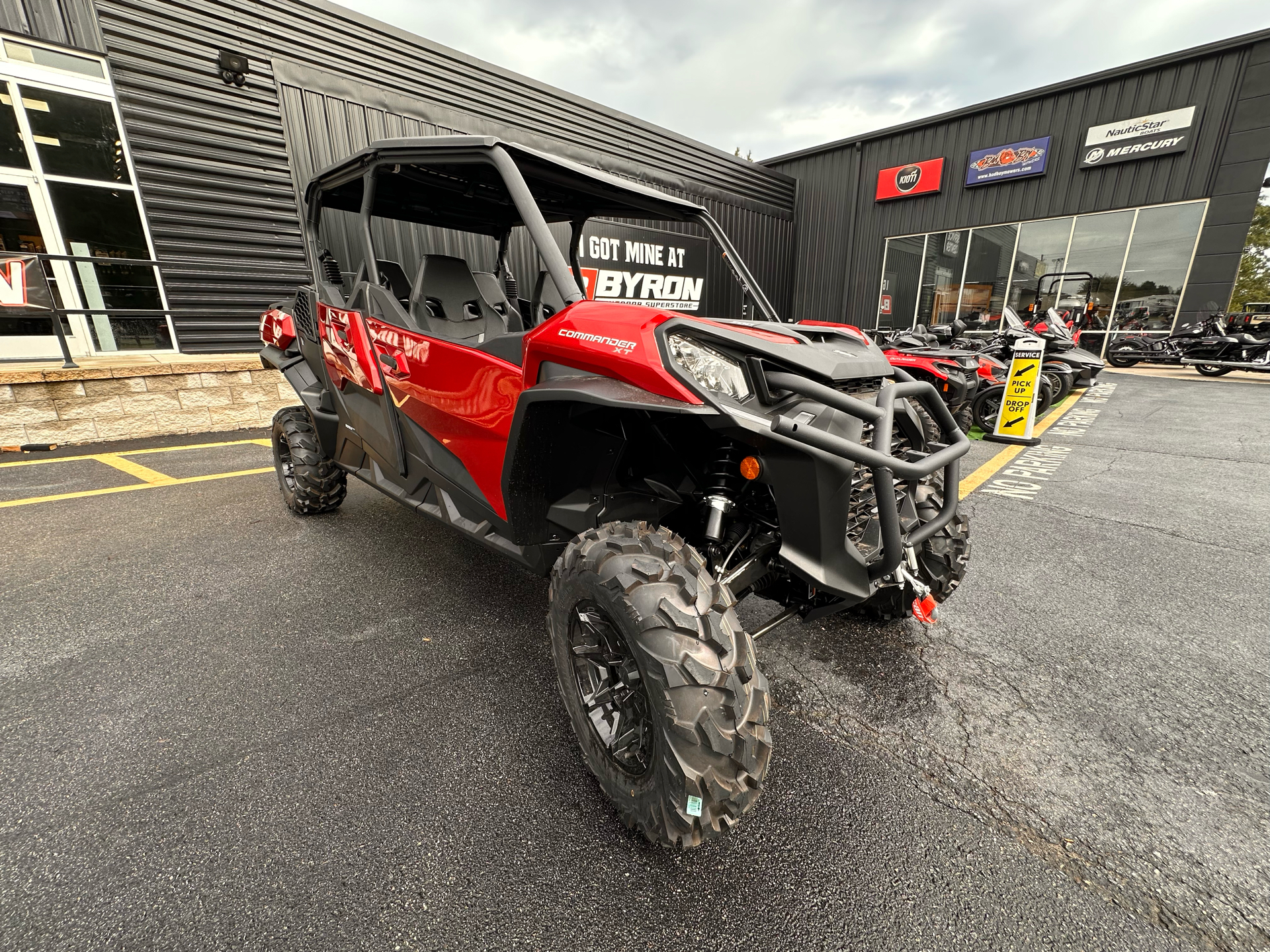 2025 Can-Am Commander MAX XT 700 in Byron, Georgia - Photo 1