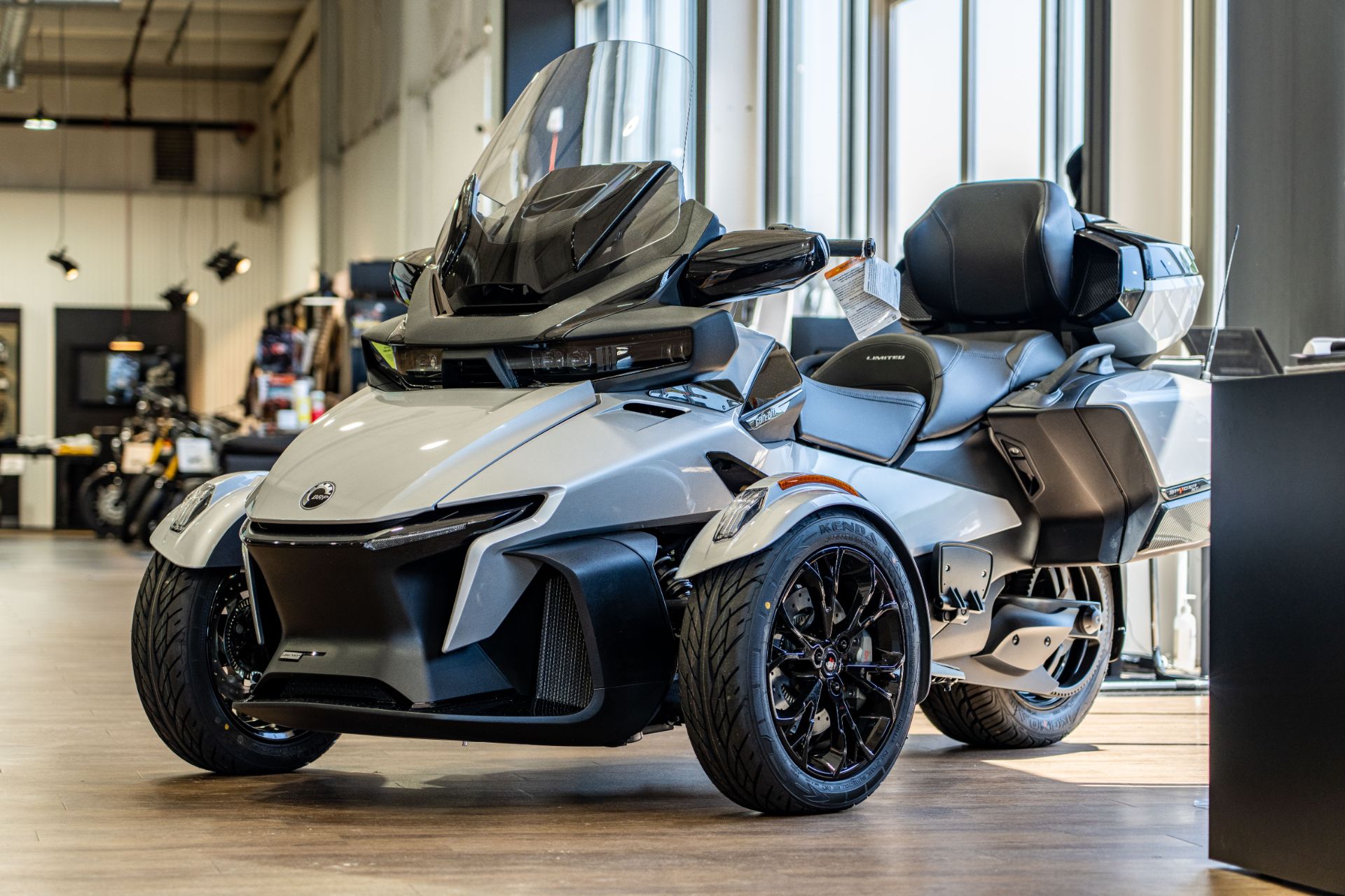 2023 Can-Am Spyder RT Limited in Byron, Georgia - Photo 2