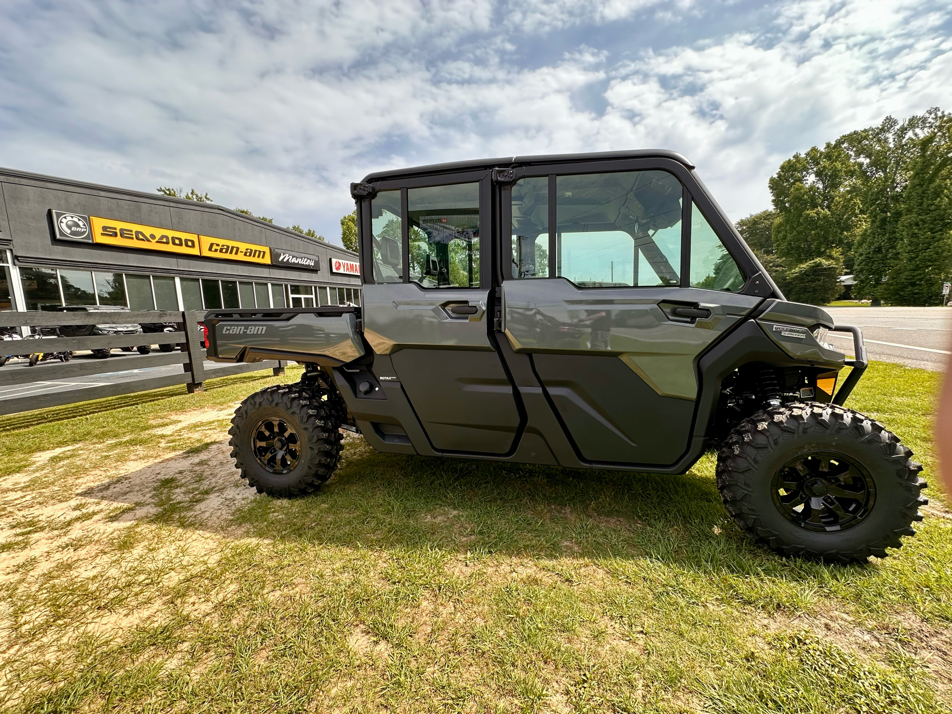 2024 Can-Am Defender MAX Limited in Byron, Georgia - Photo 2