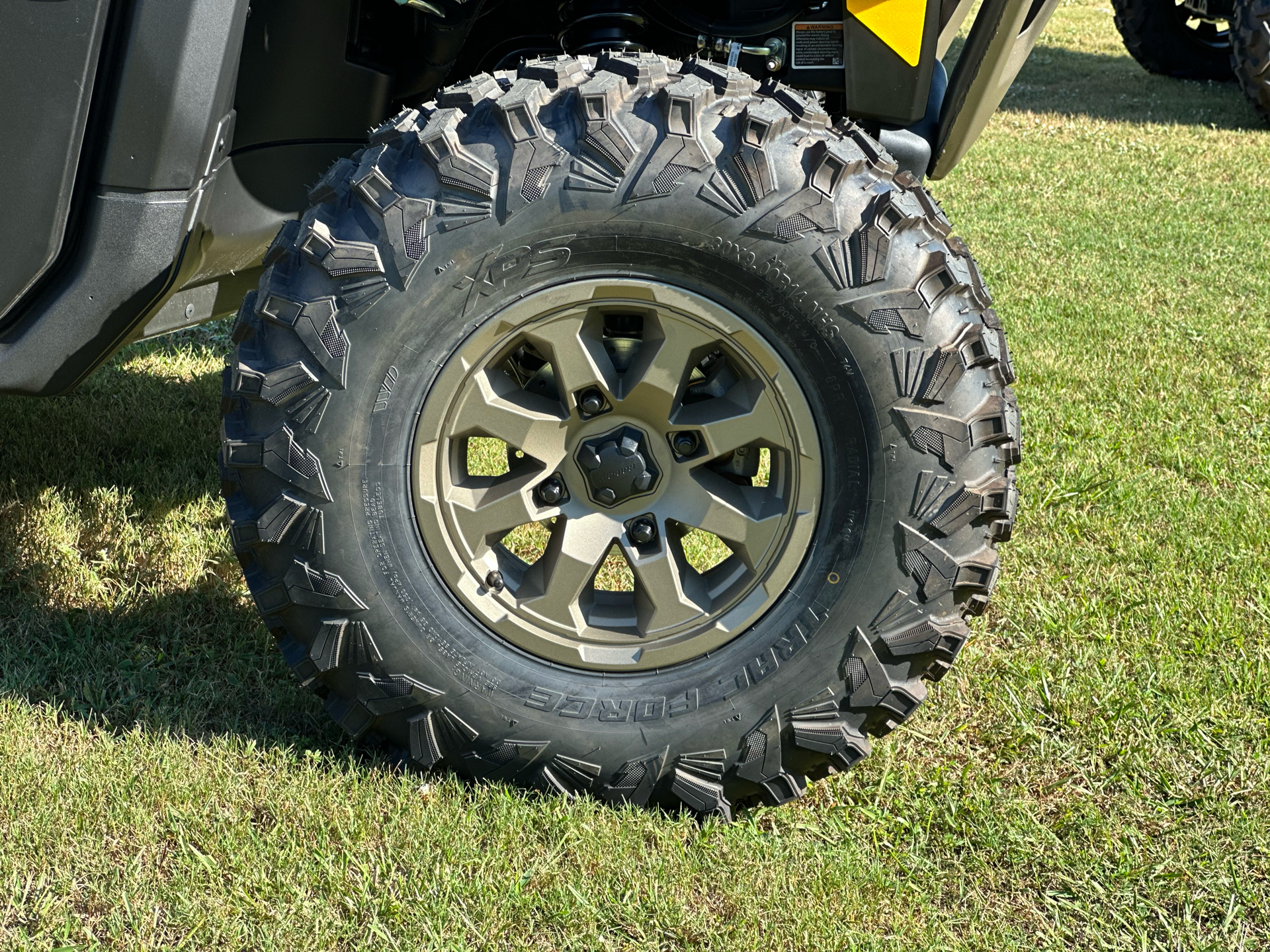 2024 Can-Am Defender Limited in Byron, Georgia - Photo 7