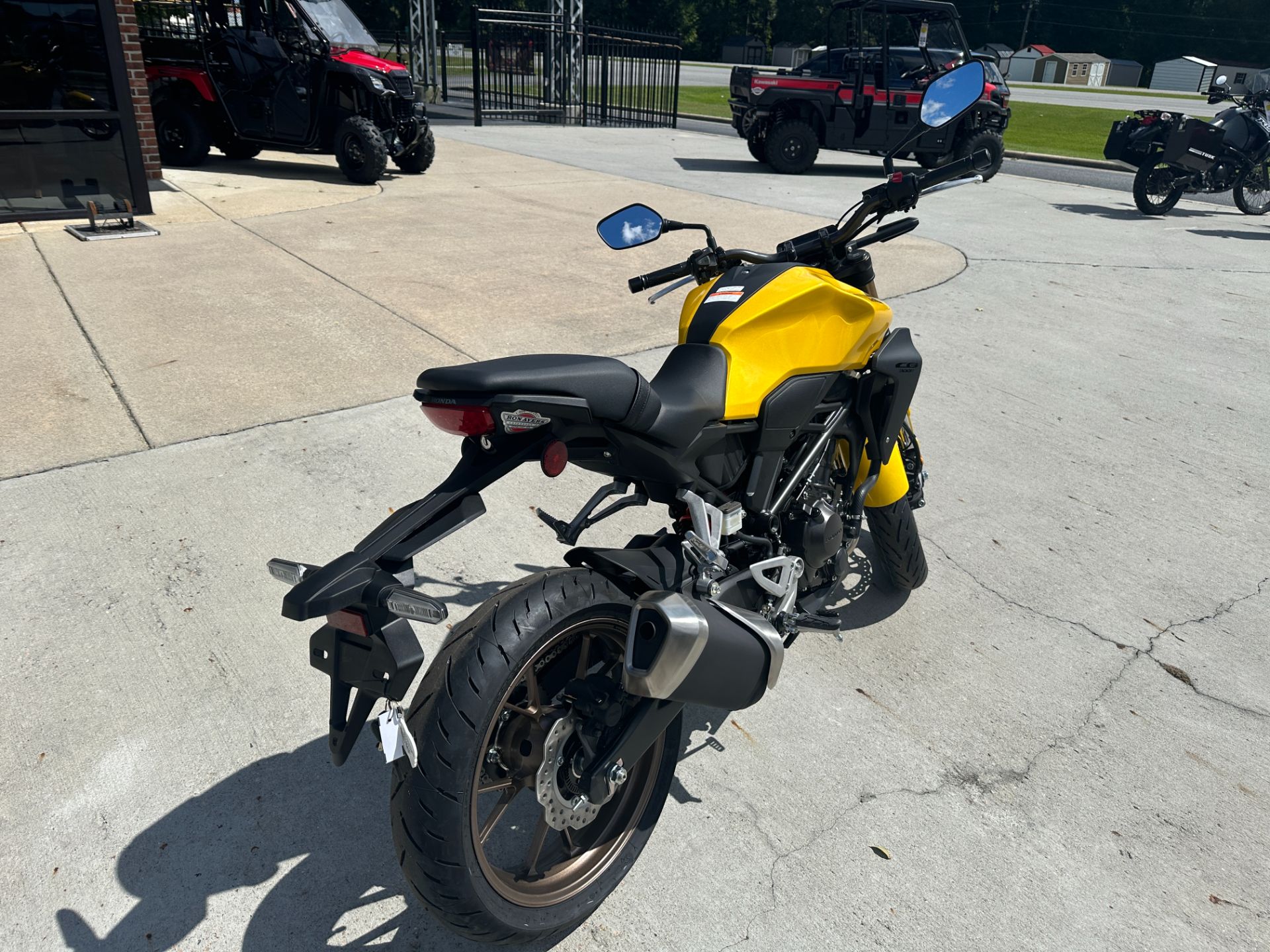 2023 Honda CB300R ABS in Greenville, North Carolina - Photo 9