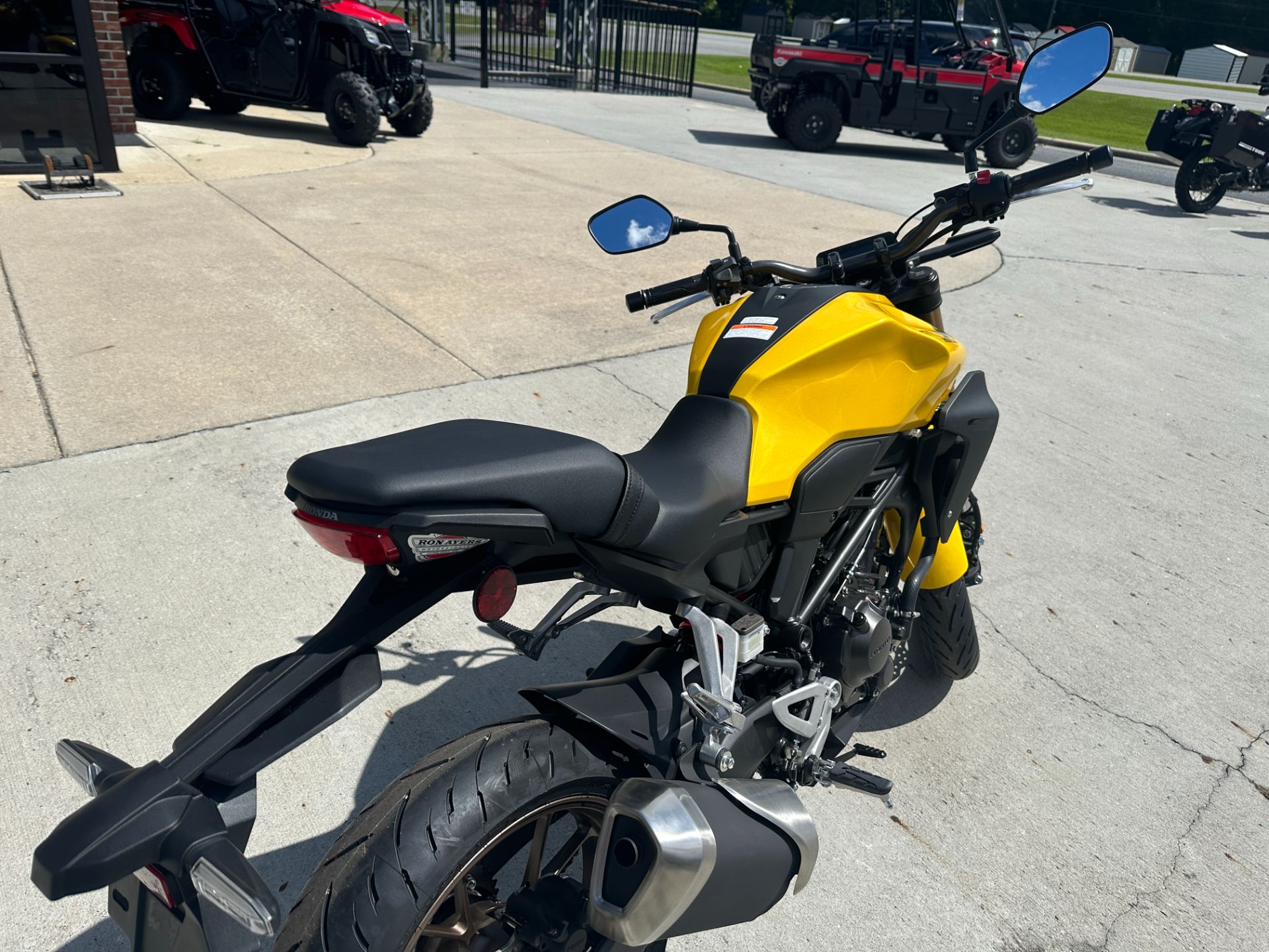 2023 Honda CB300R ABS in Greenville, North Carolina - Photo 11