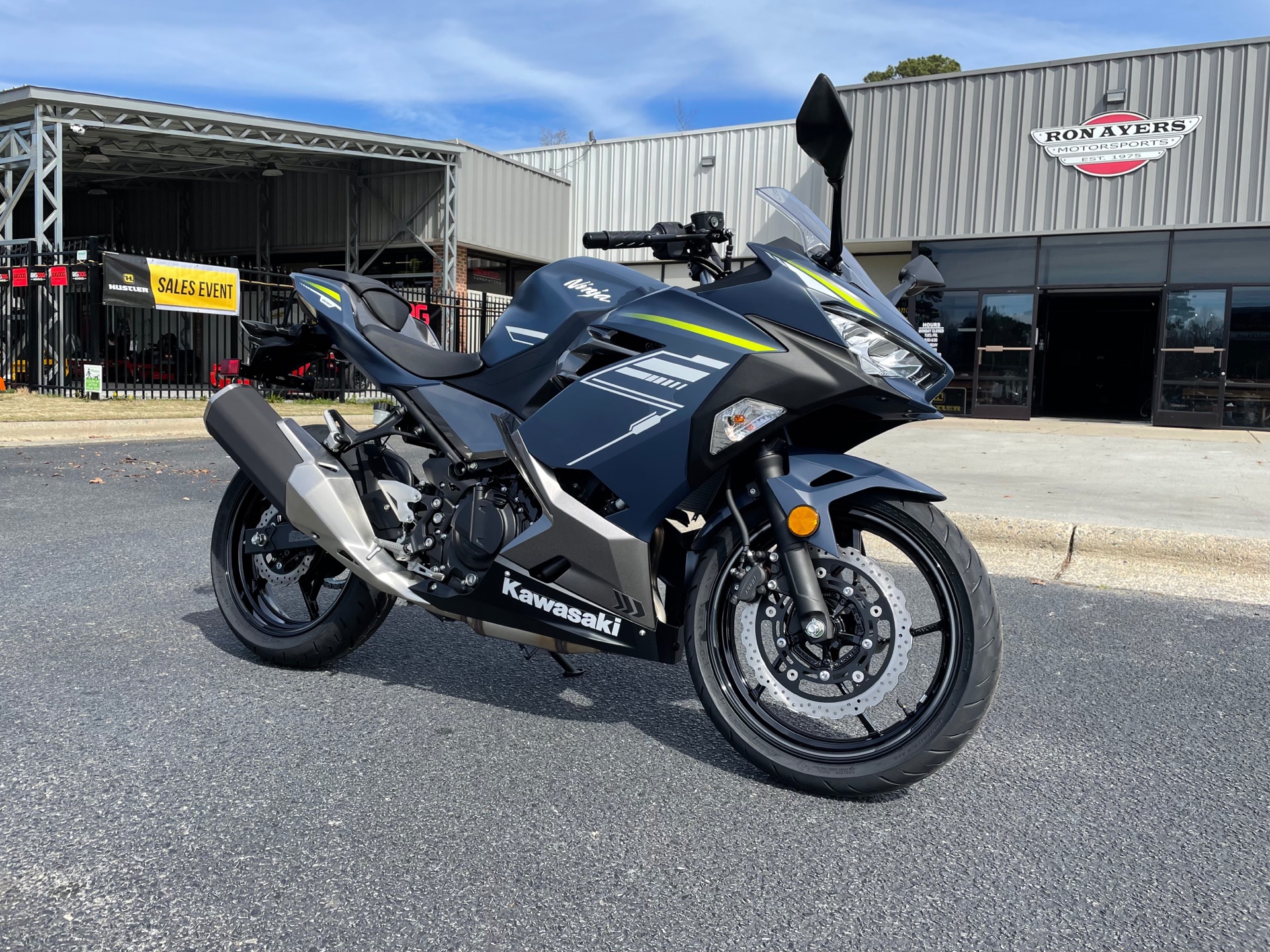 2022 Kawasaki Ninja 400 in Greenville, North Carolina - Photo 2