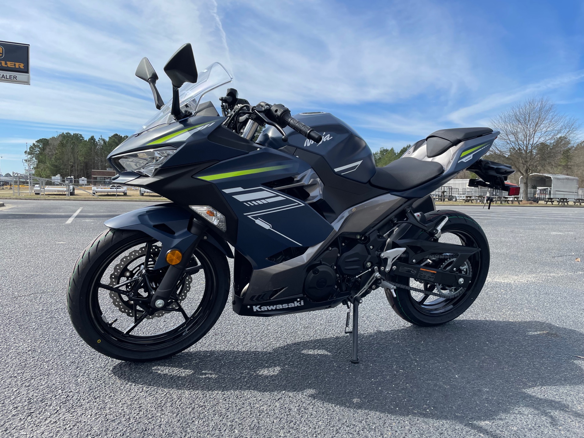 2022 Kawasaki Ninja 400 in Greenville, North Carolina - Photo 6