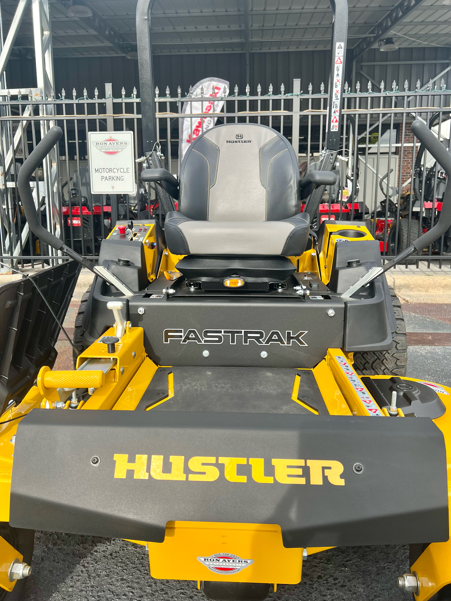 2023 Hustler Turf Equipment FasTrak 60 in. Kohler 7500 EFI 27 hp in Greenville, North Carolina - Photo 4