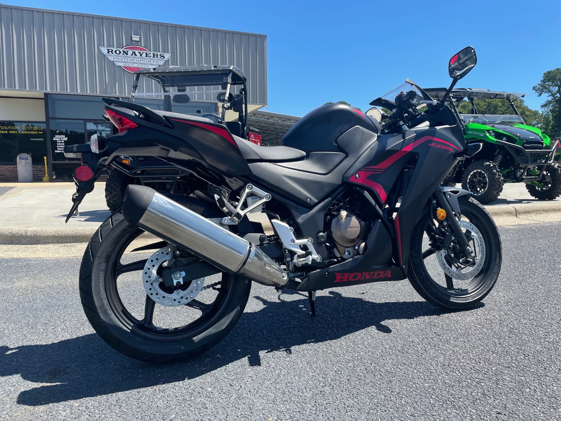 2022 Honda CBR300R in Greenville, North Carolina - Photo 12