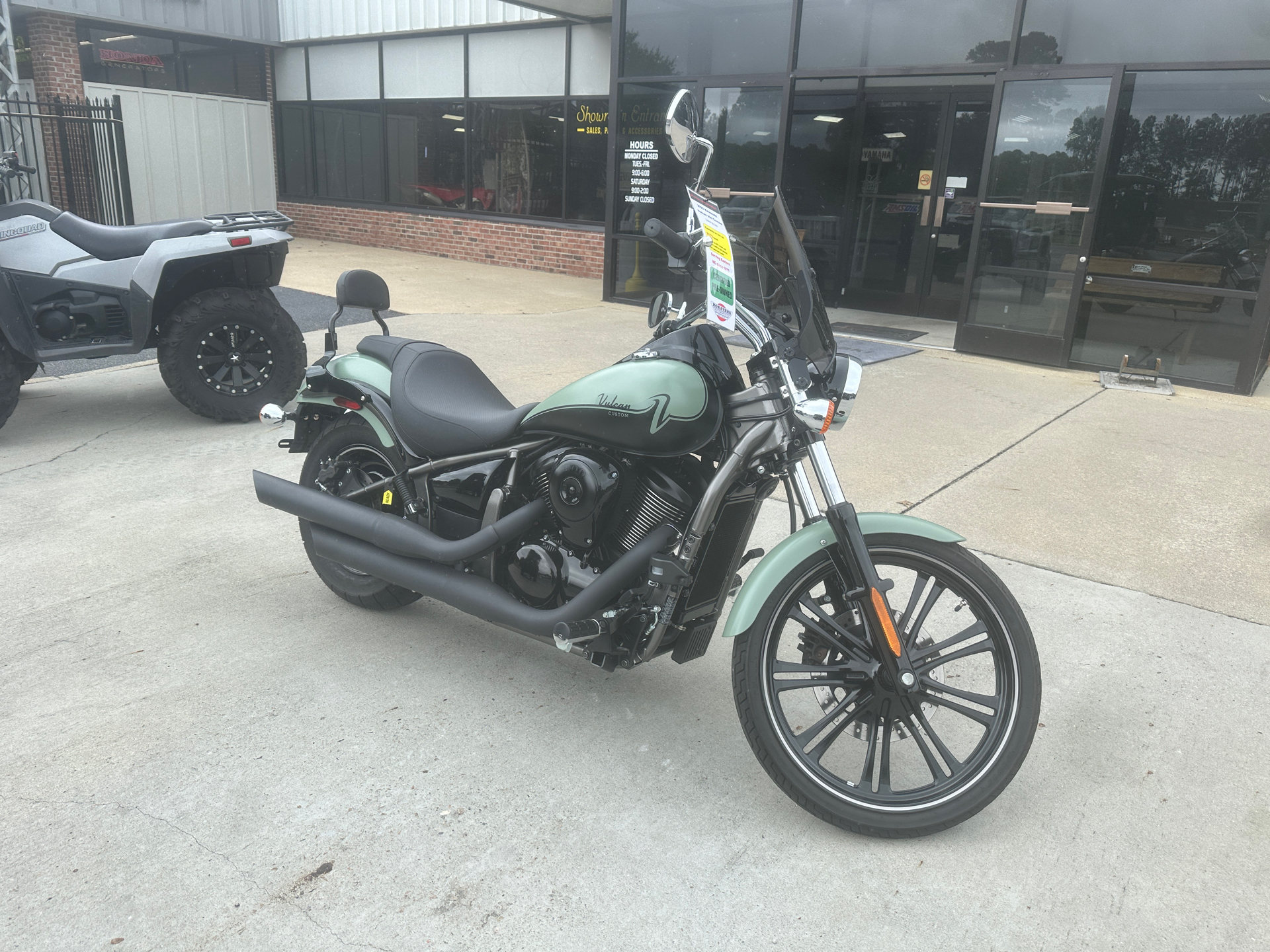 2023 Kawasaki Vulcan 900 Custom in Greenville, North Carolina - Photo 2