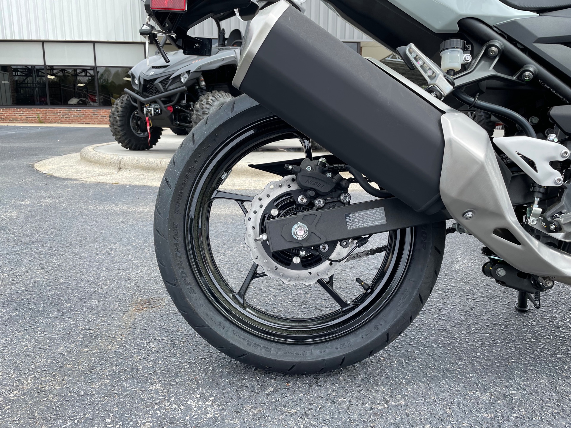 2022 Kawasaki Z400 ABS in Greenville, North Carolina - Photo 17