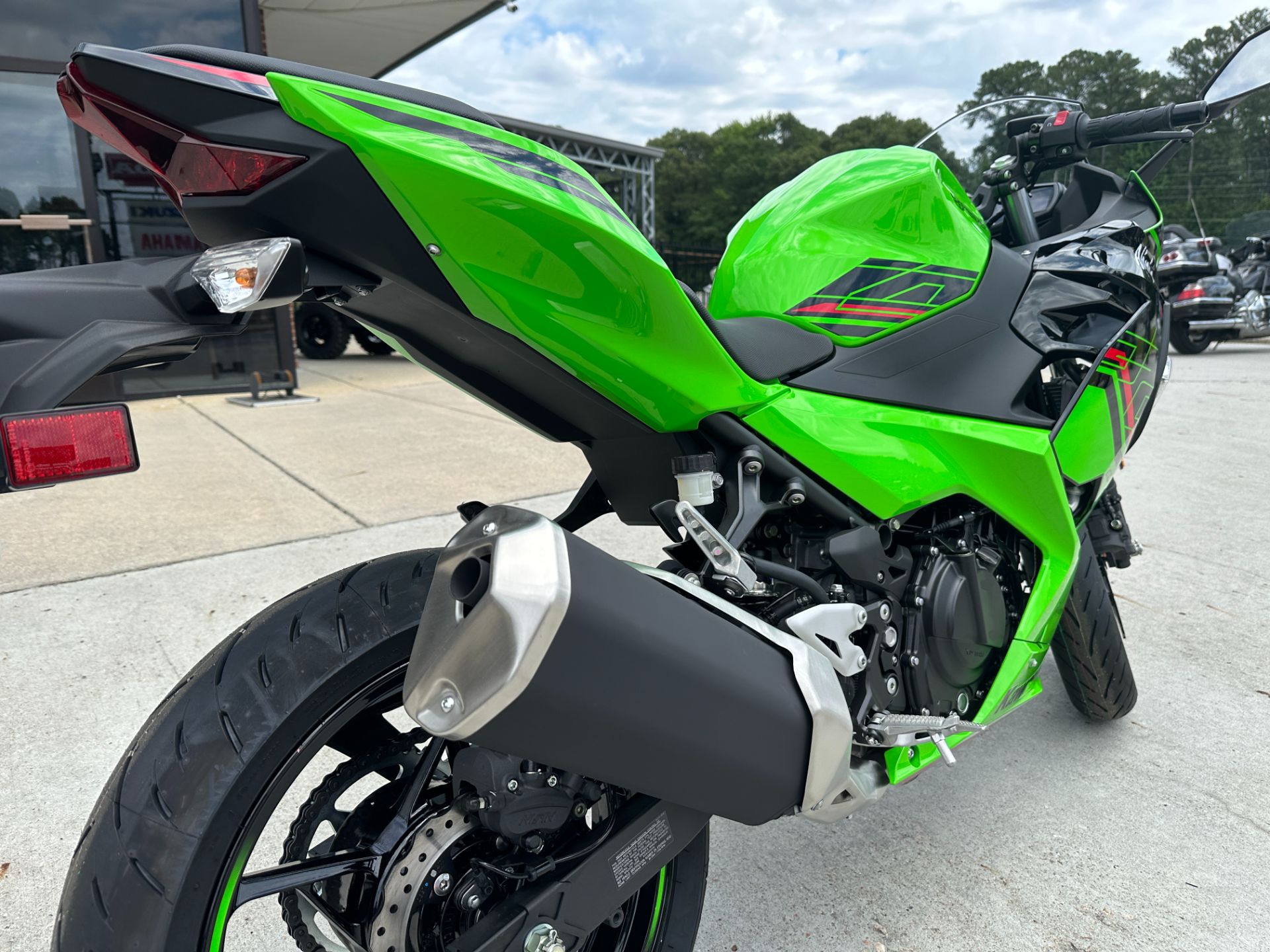 2023 Kawasaki Ninja 400 KRT Edition in Greenville, North Carolina - Photo 12
