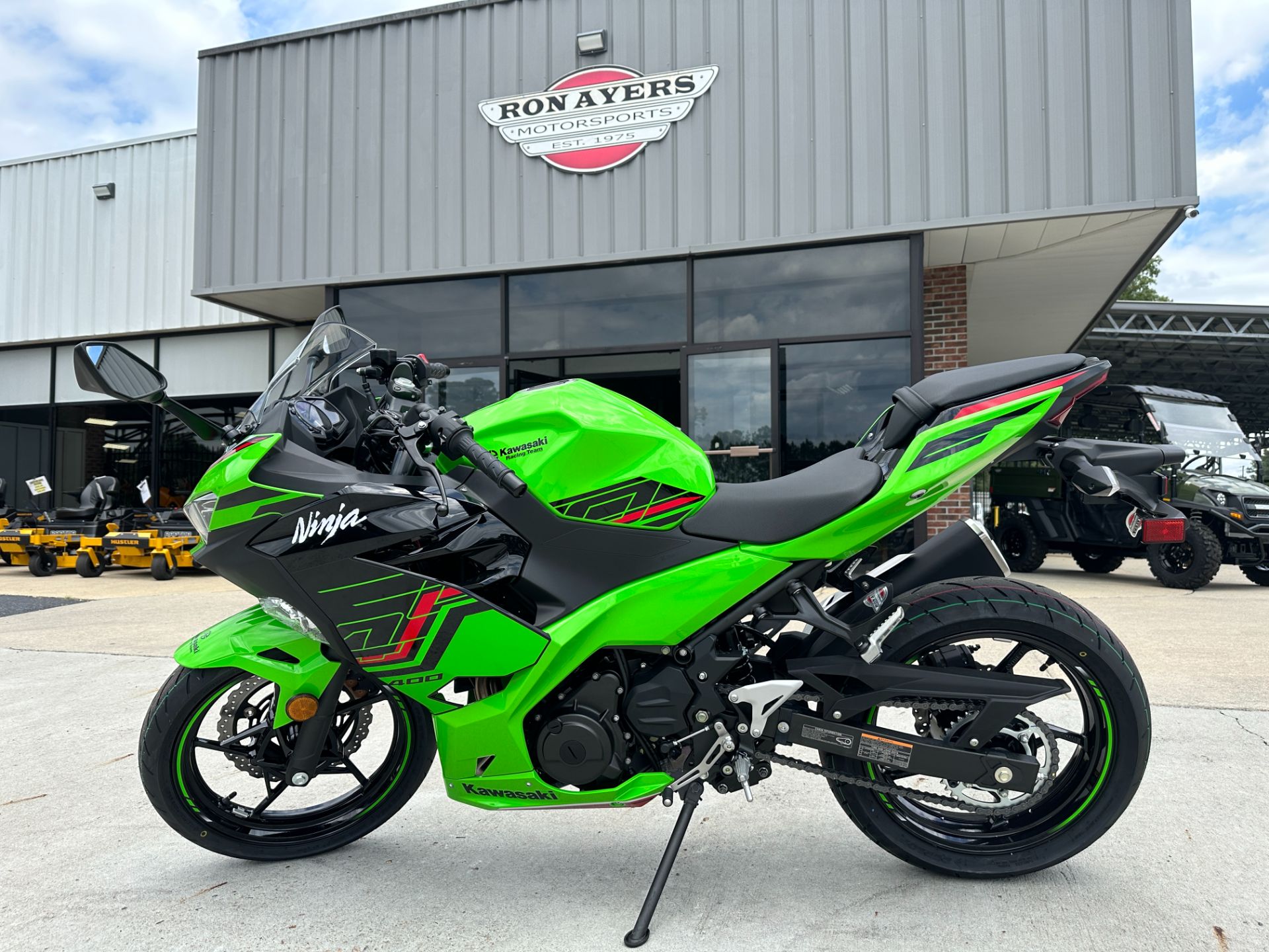 2023 Kawasaki Ninja 400 KRT Edition in Greenville, North Carolina - Photo 15