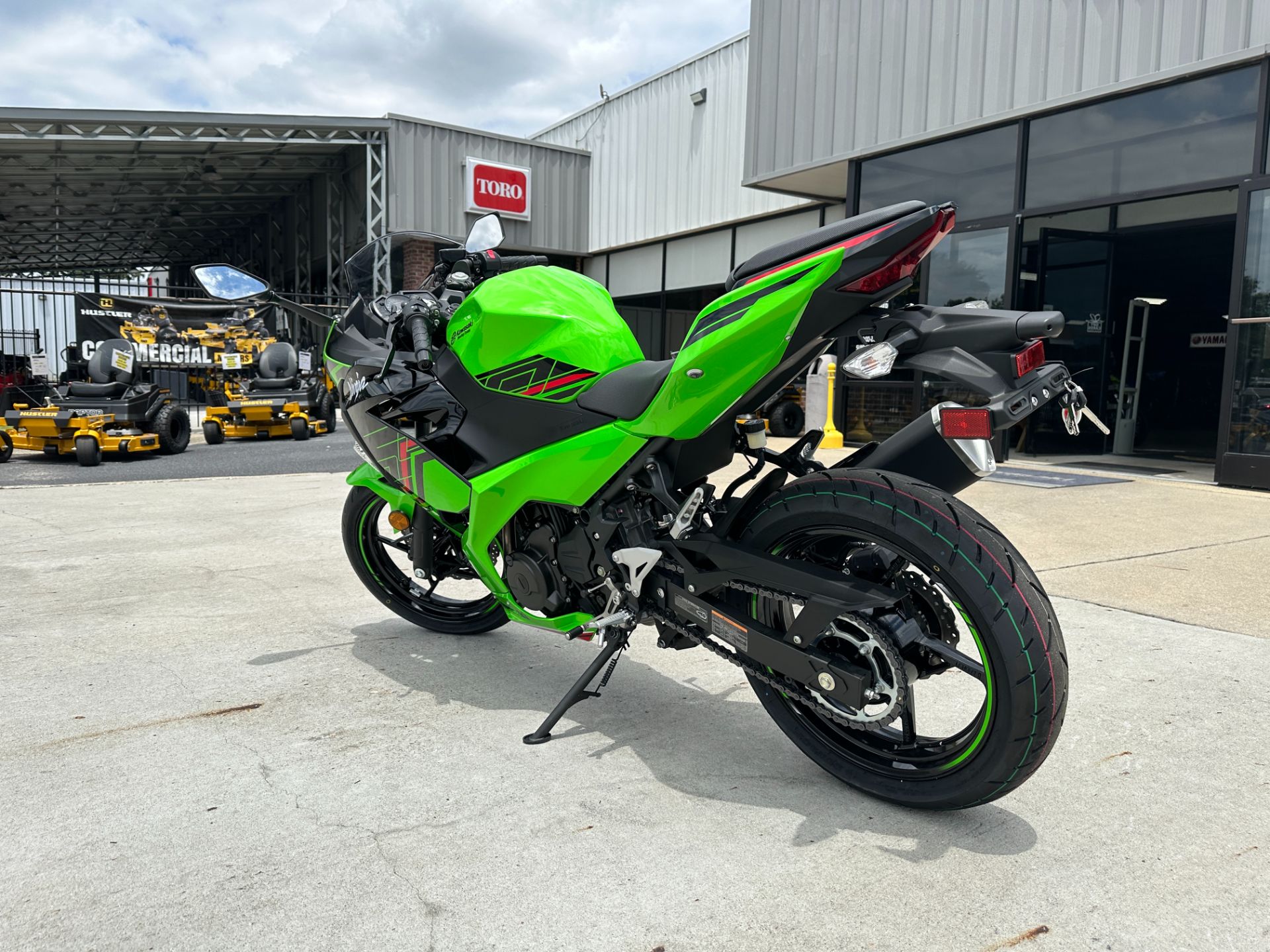 2023 Kawasaki Ninja 400 KRT Edition in Greenville, North Carolina - Photo 19