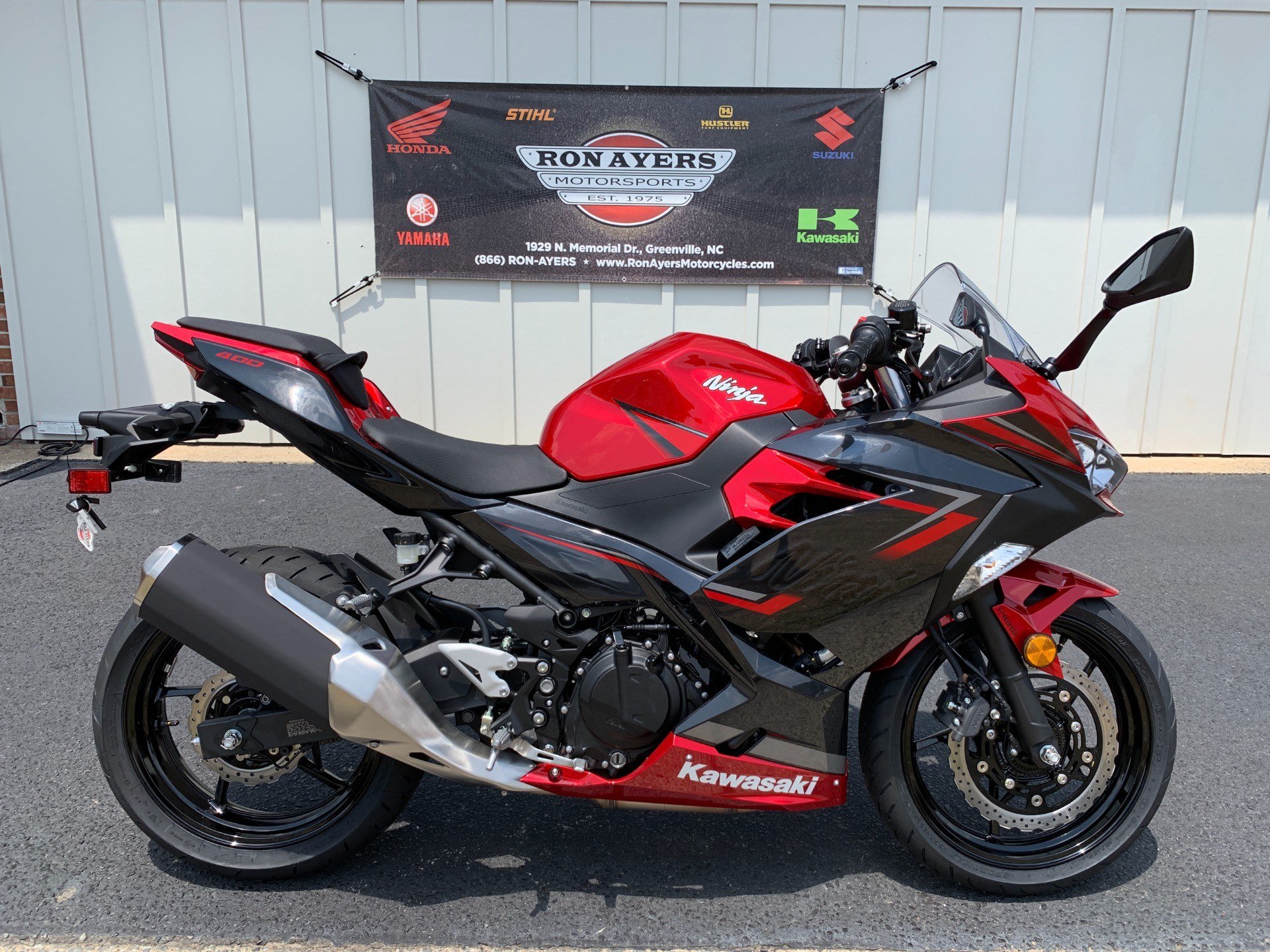 Сузуки ниндзя 400. Kawasaki Ninja 400 красный. Кавасаки ниндзя 400 Magma Red. Кава ниндзя 600 приборка 96 года.