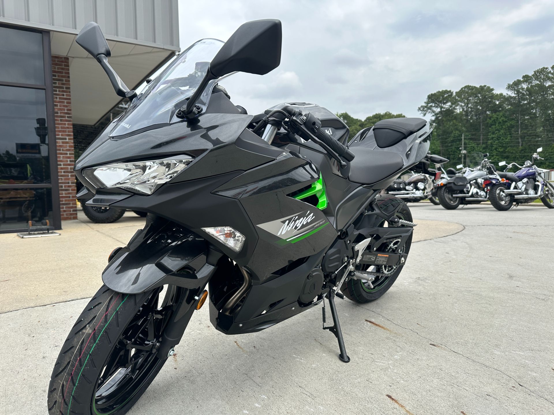 2023 Kawasaki Ninja 400 in Greenville, North Carolina - Photo 16
