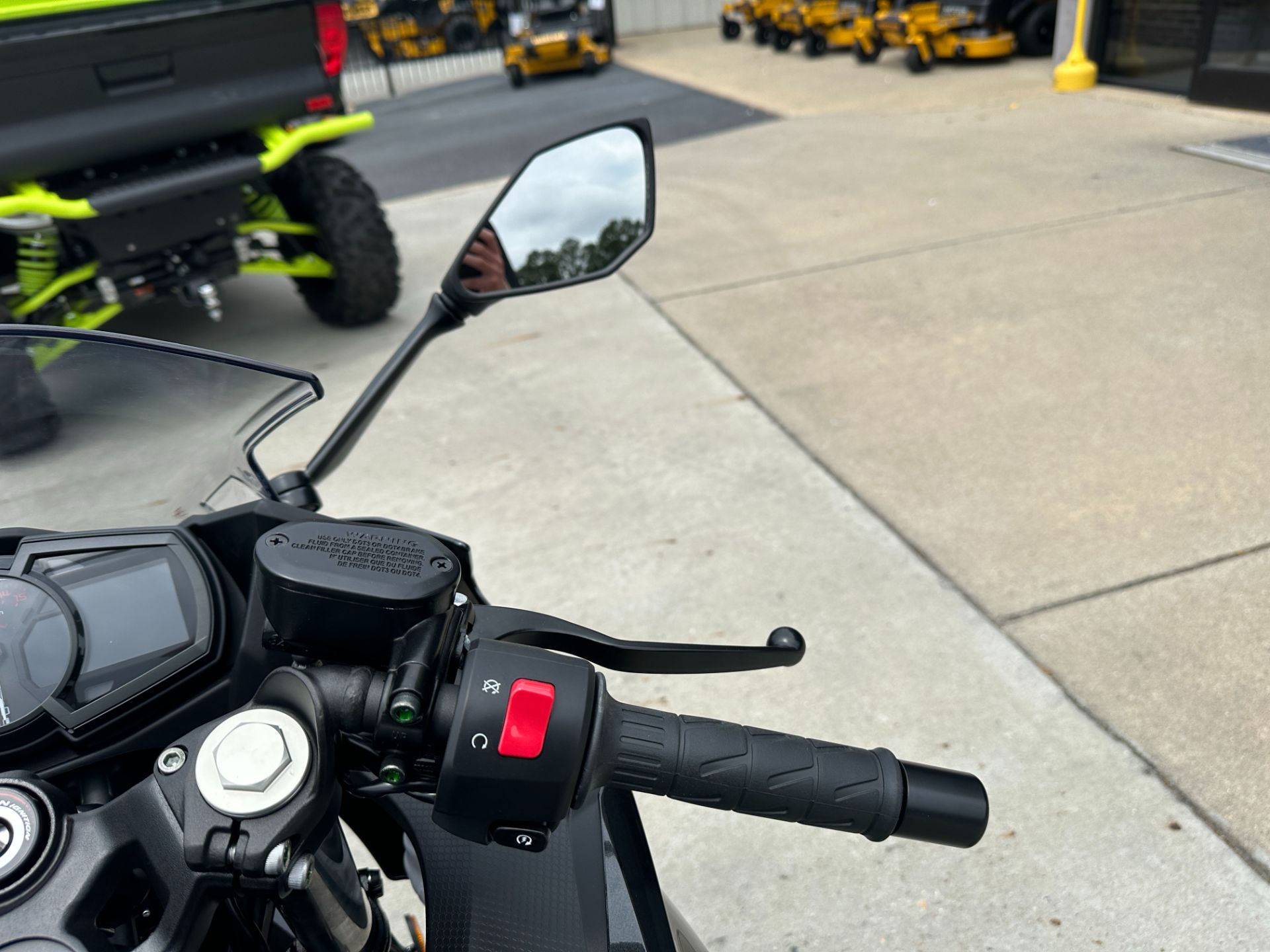 2023 Kawasaki Ninja 400 in Greenville, North Carolina - Photo 25