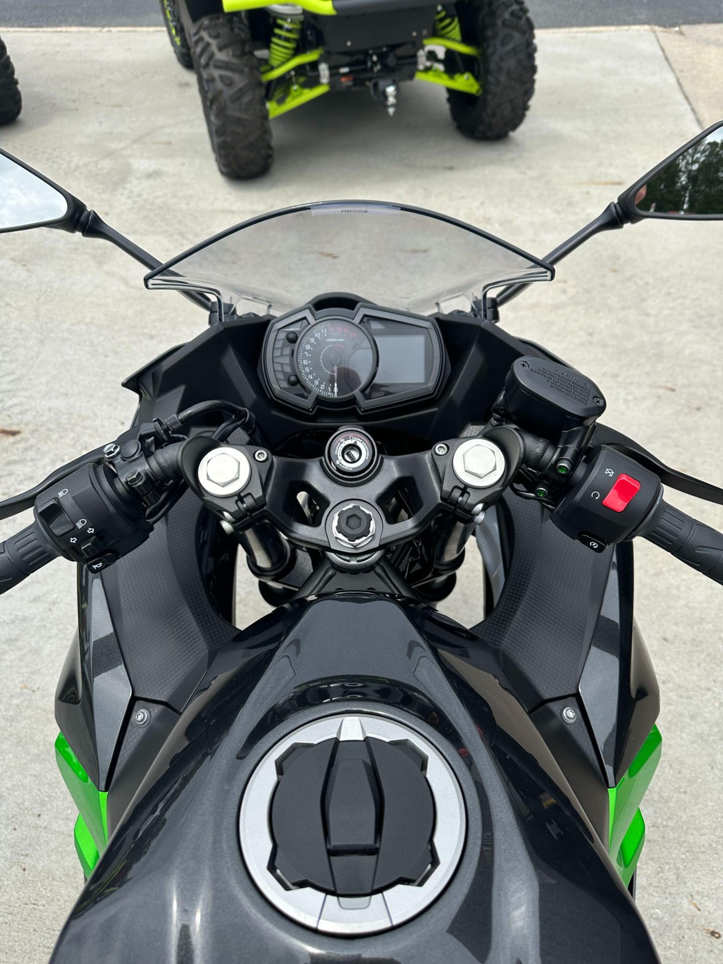 2023 Kawasaki Ninja 400 in Greenville, North Carolina - Photo 28